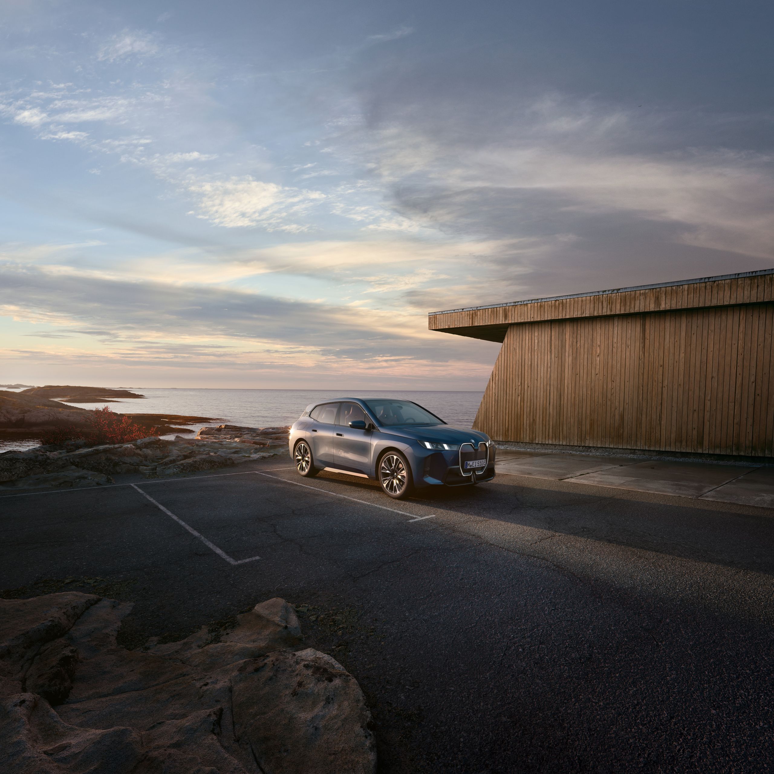 ニューBMW iX 装備・価格表