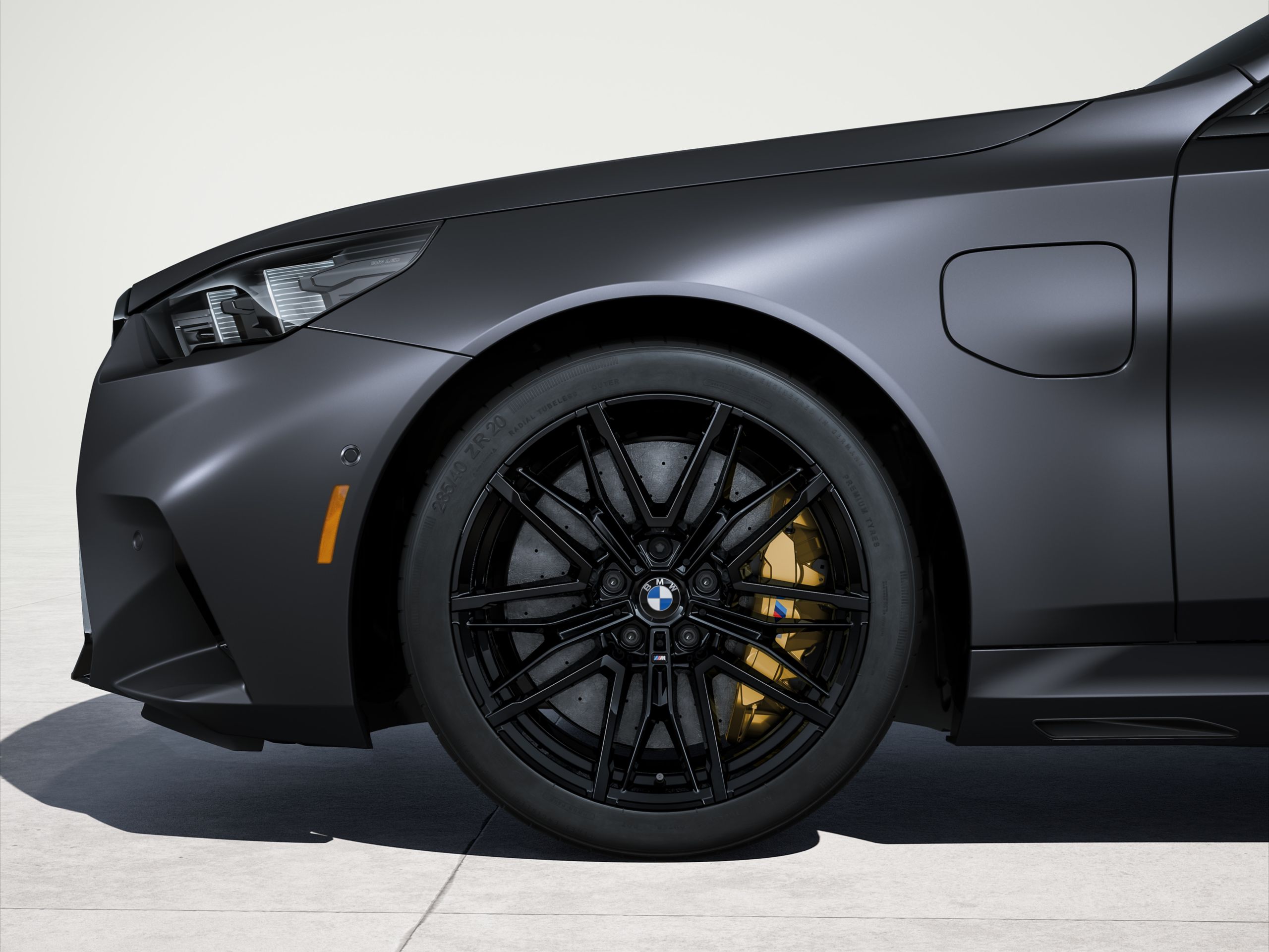 BMW M5 Sedan 20"/21" M light alloy wheels double spoke style 951 M Black with sport tires