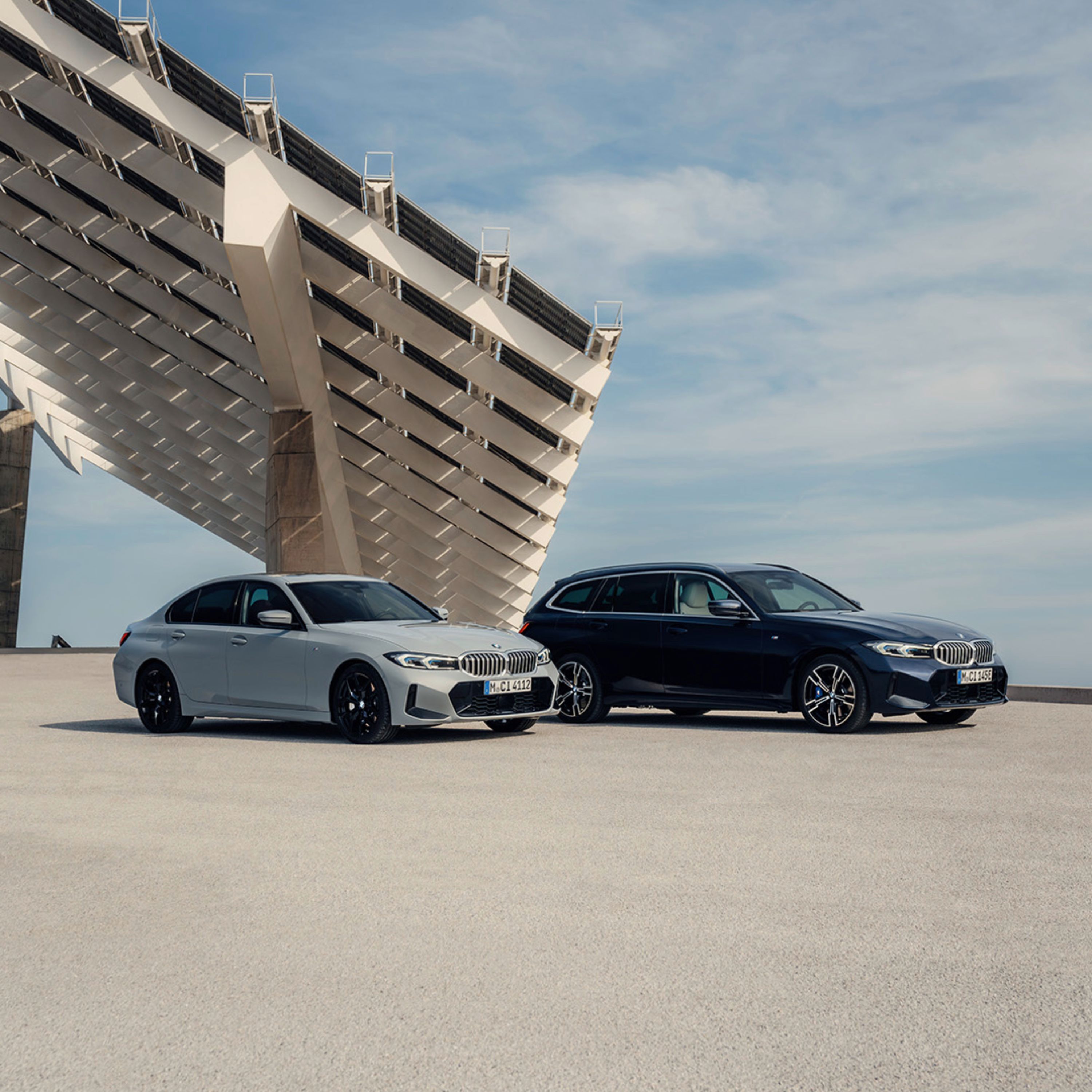 Sprzedaż korporacyjna BMW dla klientów korporacyjnych i firm mężczyzna przed BMW