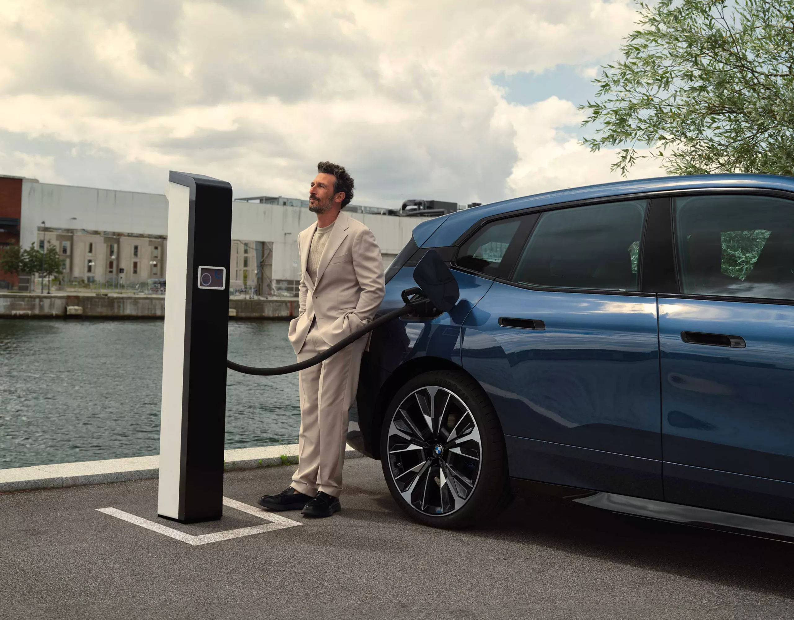 BMW electric cars charging