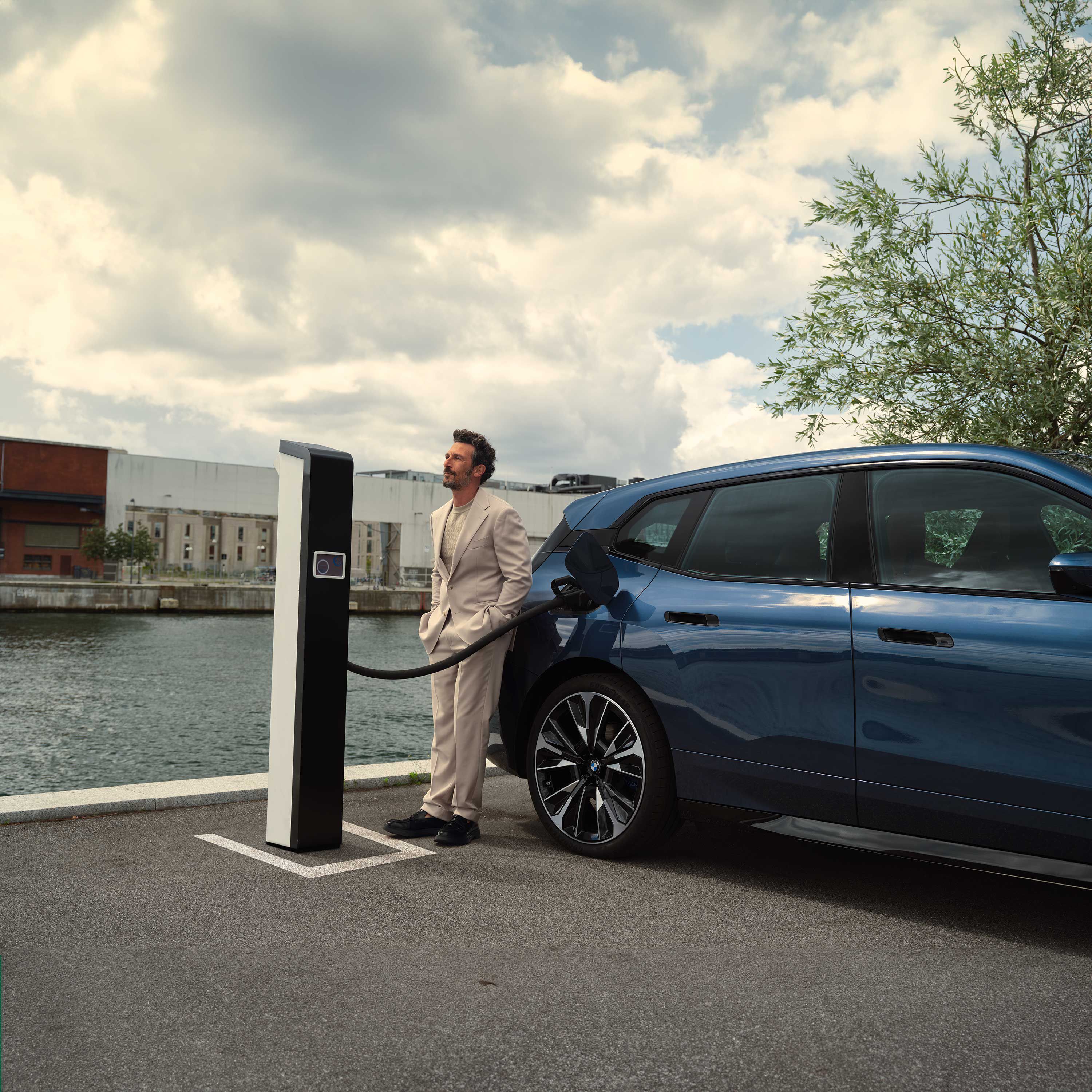 BMW electric cars charging