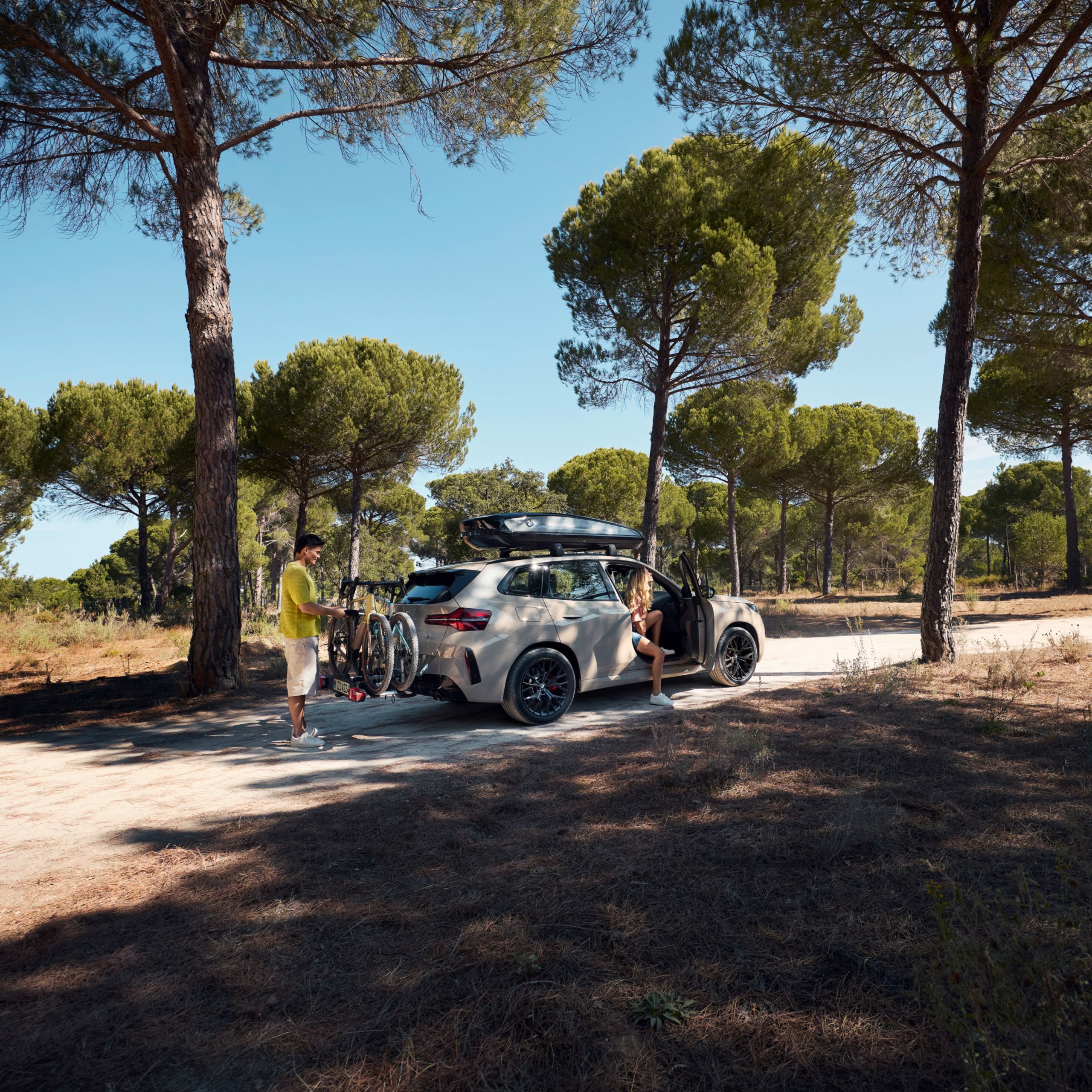 Original BMW Frühjahr- und Sommerzubehör an einem BMW i5 eDrive40