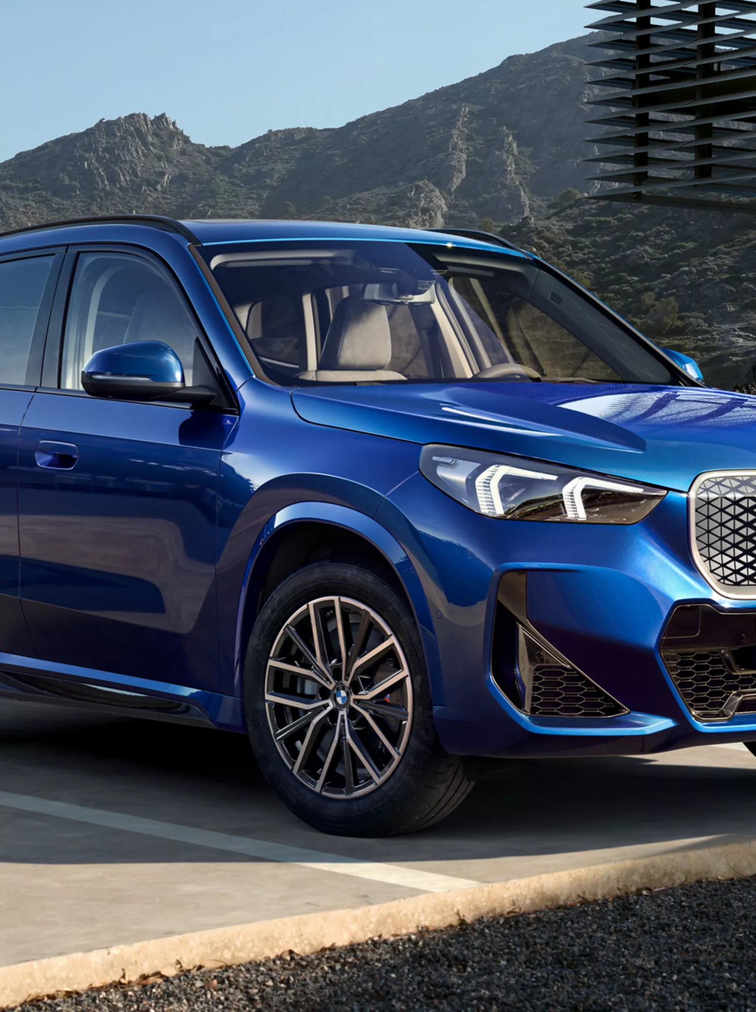 BMW iX1：サイド・ビュー