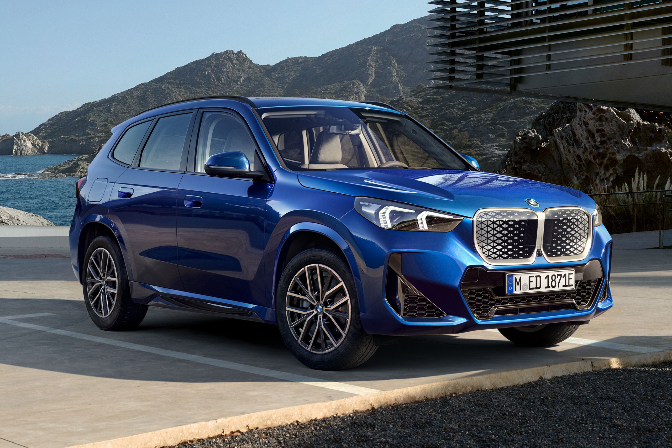 BMW iX1：サイド・ビュー