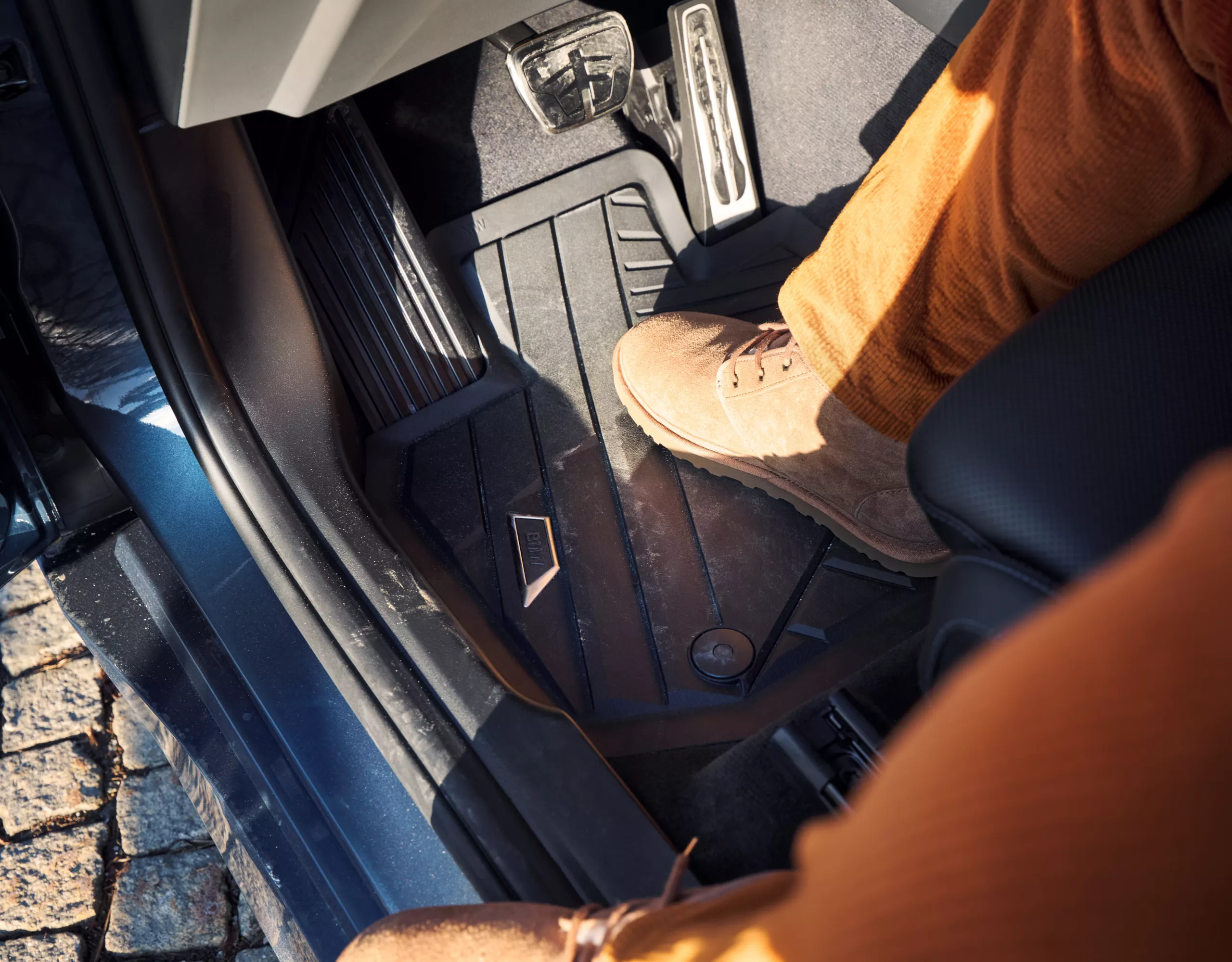 Person sitting in a BMW operating a tablet in a holder