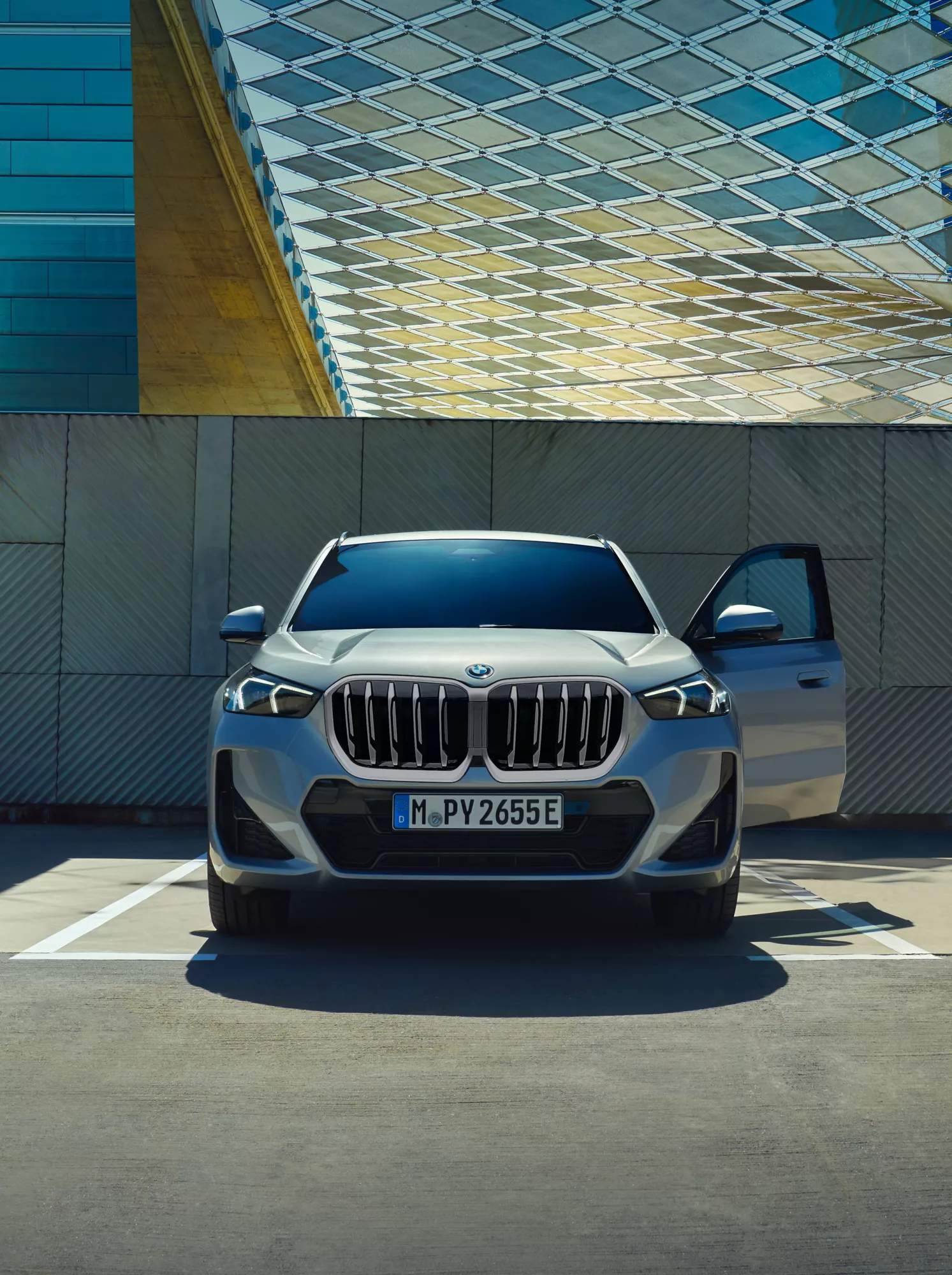 BMW X1 xDrive plug-in hybrid charging 