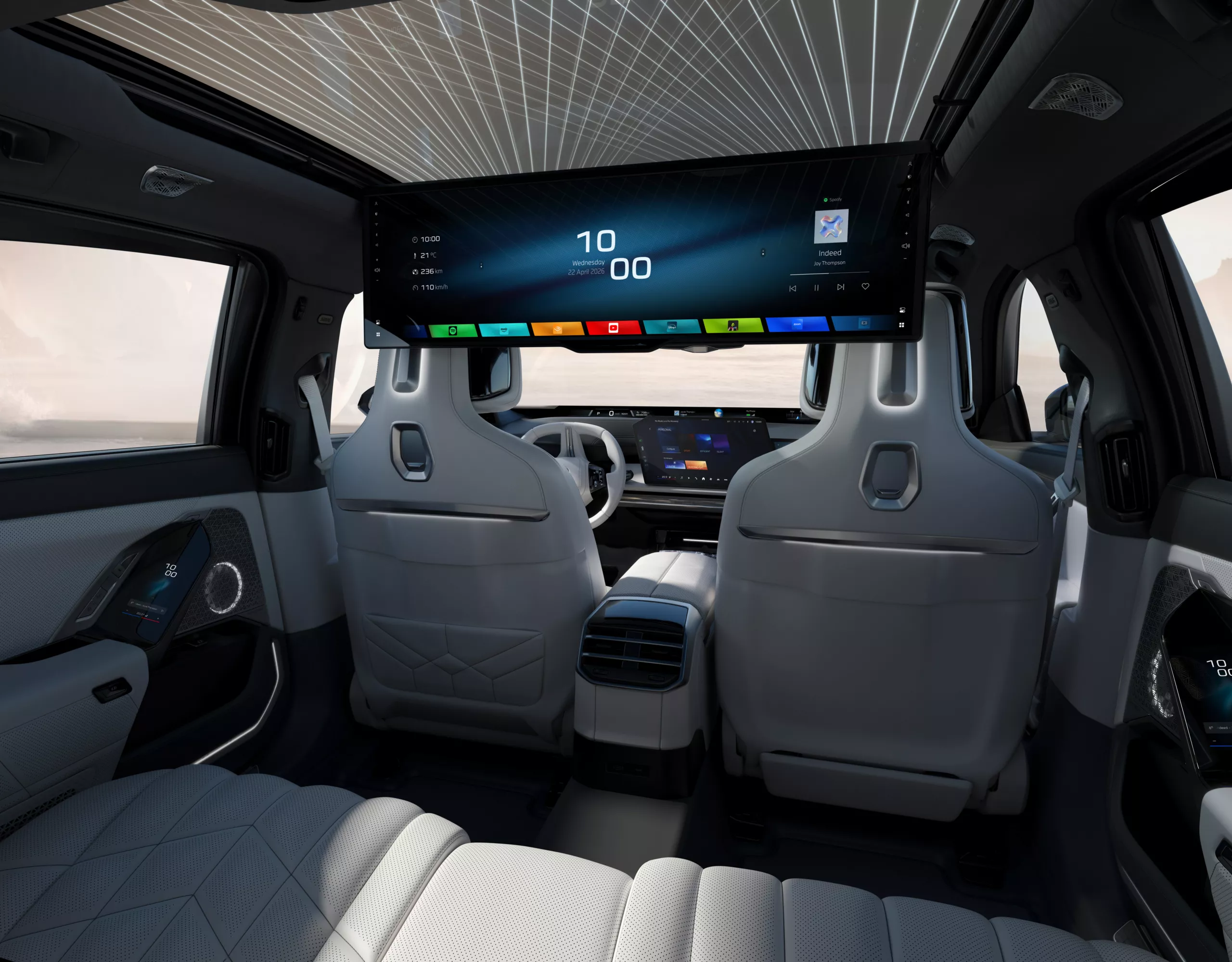  Interior do BMW Série 7 Berlina, vista dos bancos traseiros para a cabina com bancos em pele e tejadilho panorâmico ao pôr-do-sol