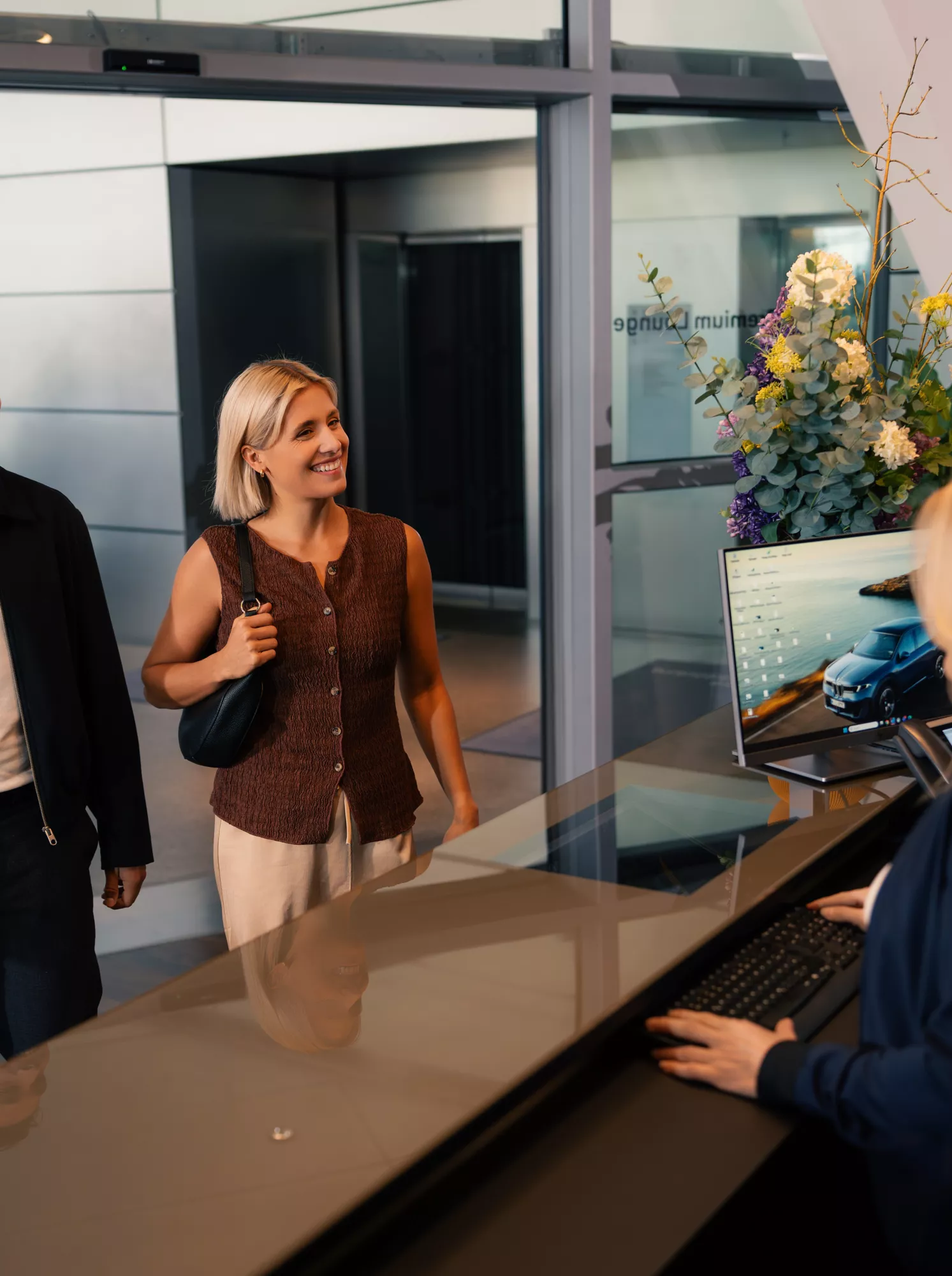 The customers couple at the Check In greeted by the BMW expert.