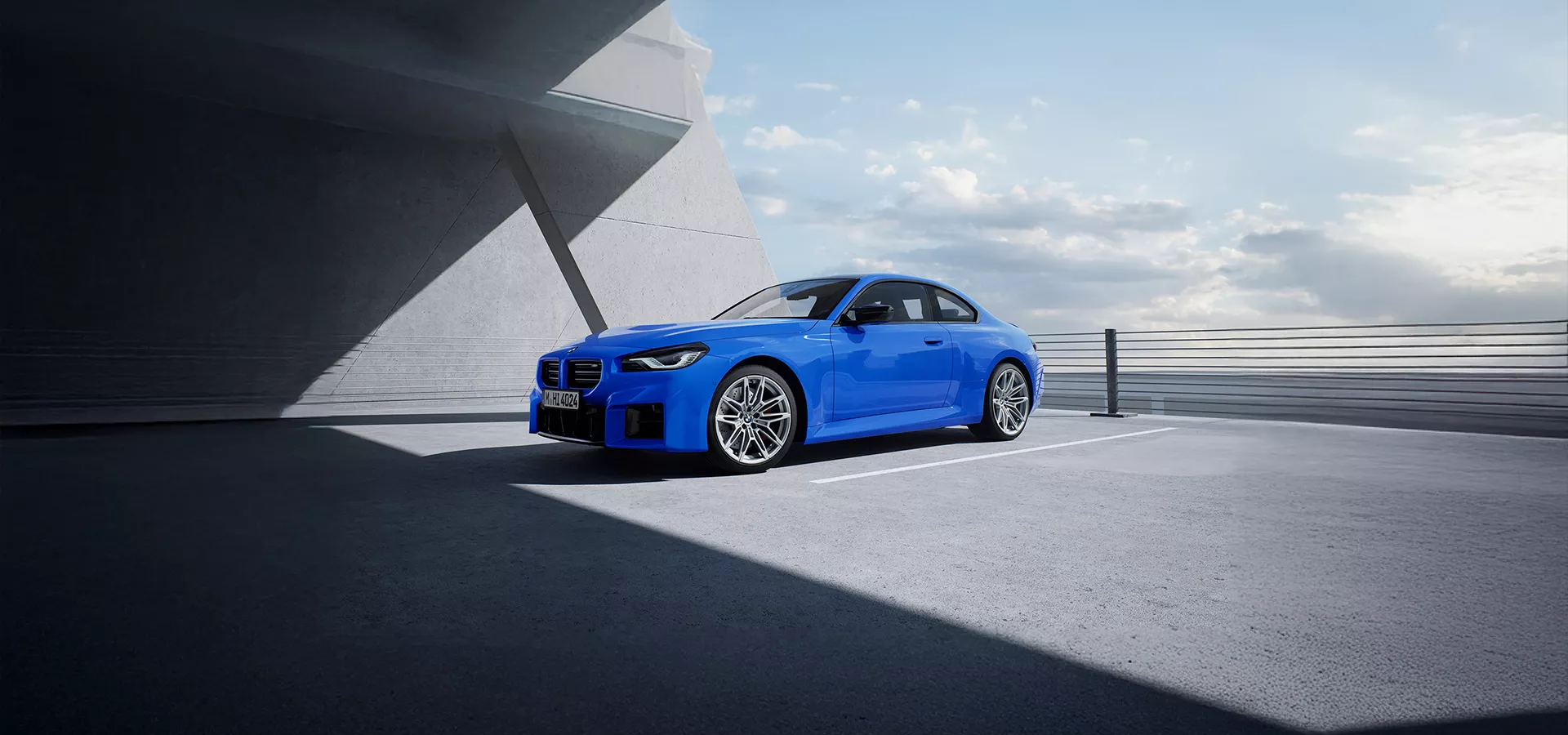 Ein blauer BMW M2