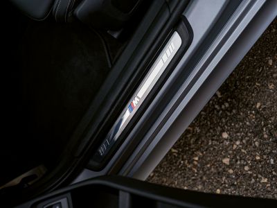 BMW X4 M yellow/grey interior 
