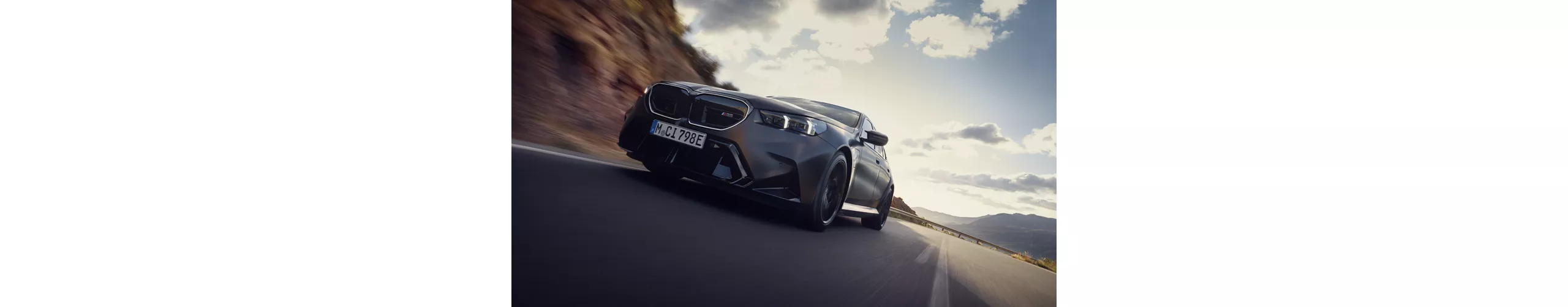 THE NEW M5 ニューBMW M5セダン