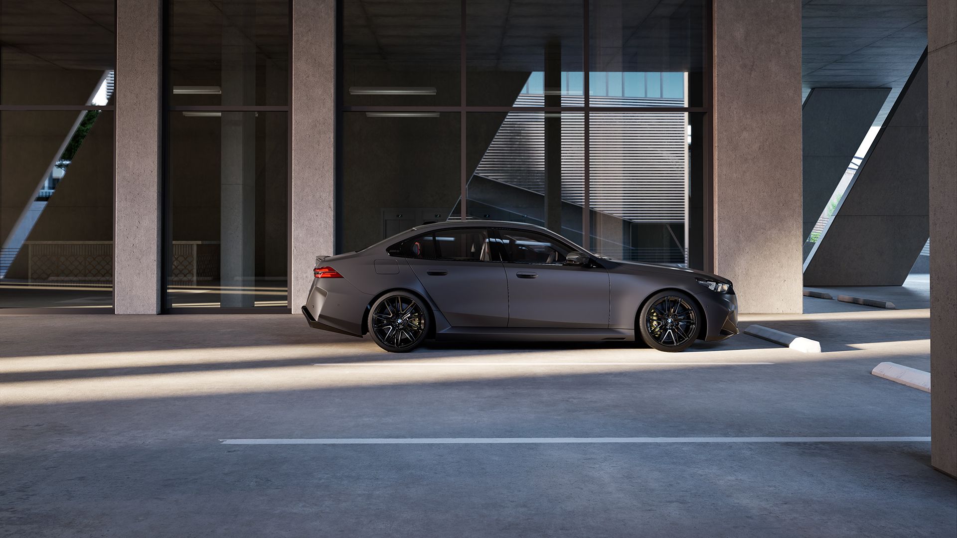 Eine graue BMW M5 Limousine
