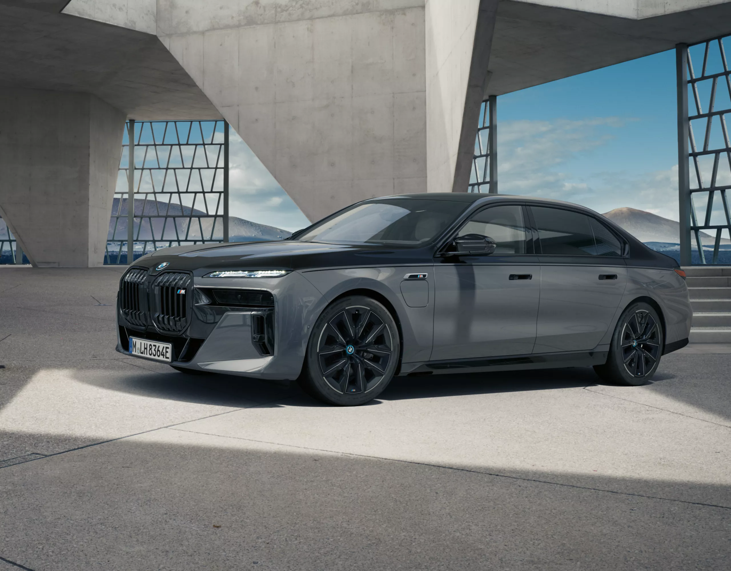BMW M760e xDrive black front view