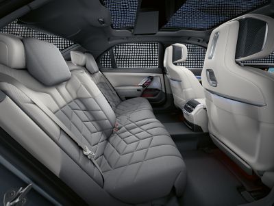 BMW M760e xDrive black interior