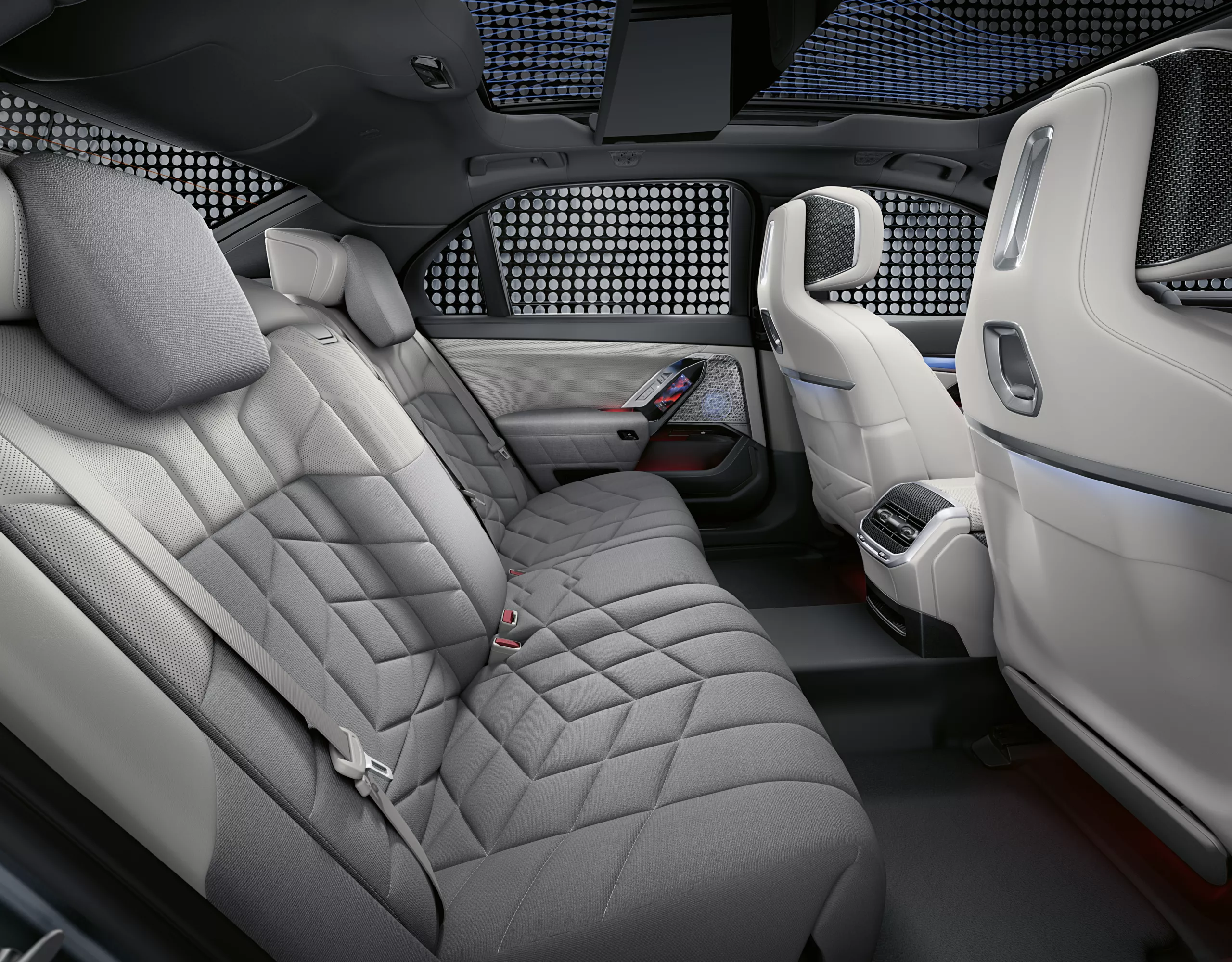 BMW M760e xDrive black interior