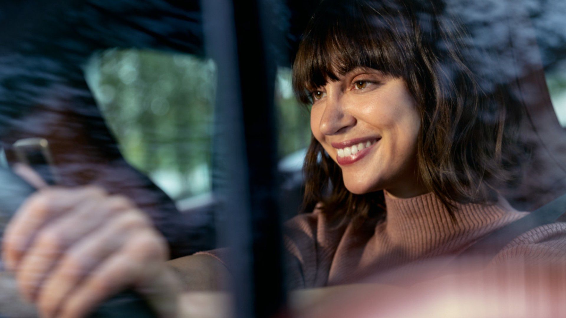 BMW Service Inclusive - smiling woman driving
