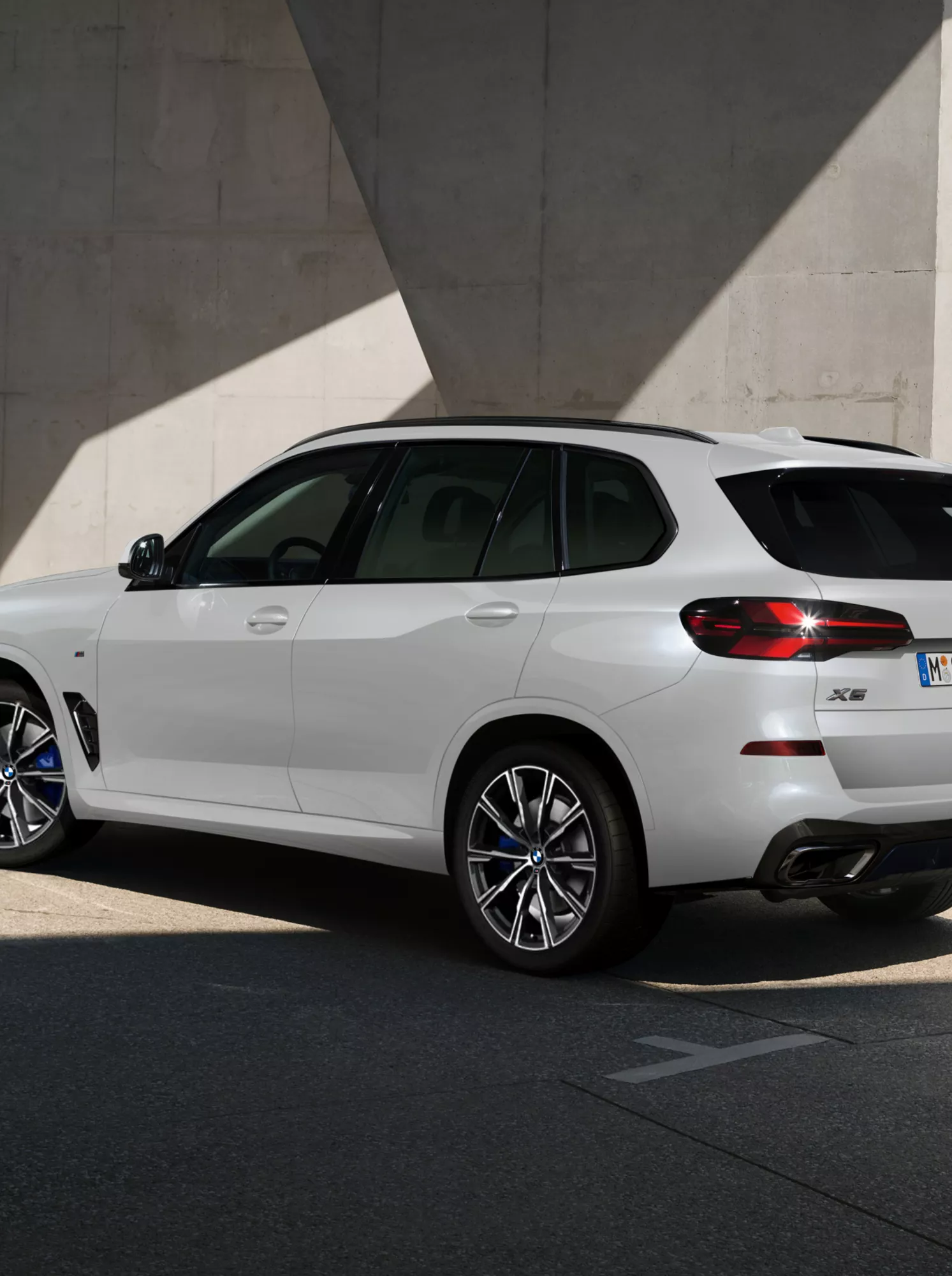 Drive away in luxury with the BMW X5 xdrive30d.