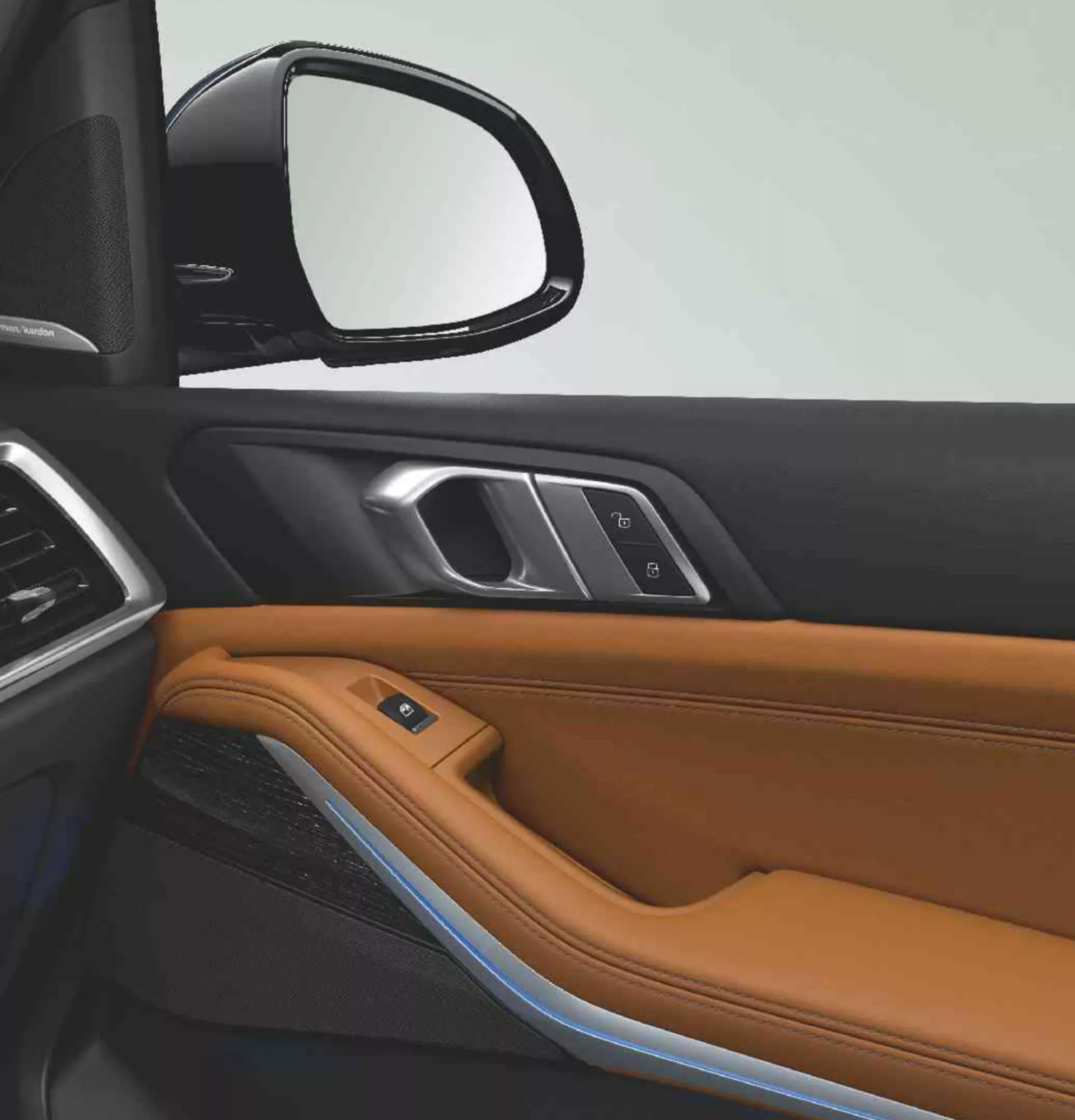 BMW X5 Bowers & Wilkins Diamond surround sound system