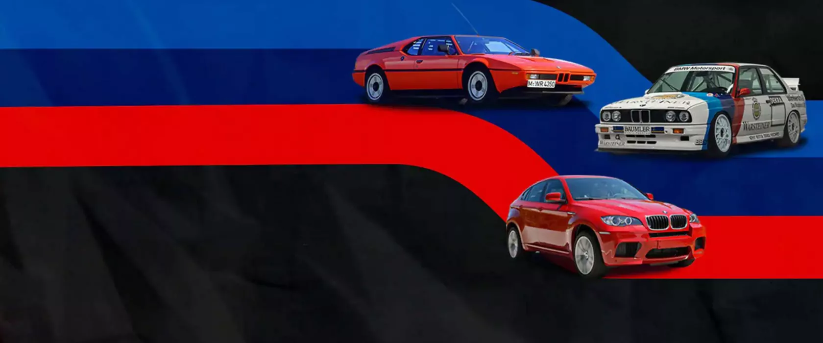BMW M1 (E26) z roku 1978, BMW M3 (E30) z roku 1986 a BMW X6 M (E71) z roku 2009 modely s BMW M barvami na pozadí.