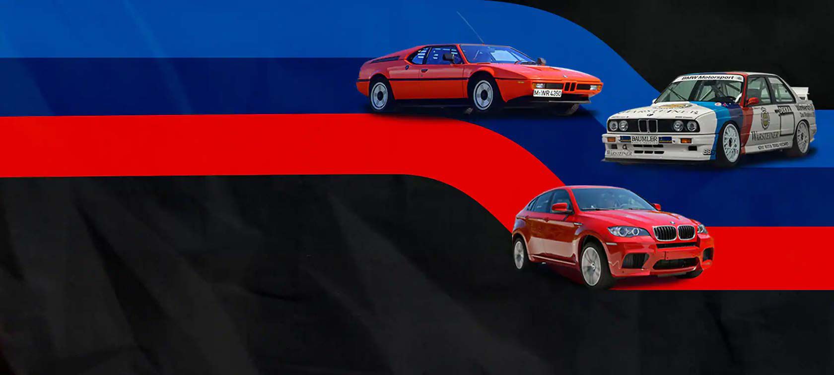 BMW M1 (E26) z roku 1978, BMW M3 (E30) z roku 1986 a BMW X6 M (E71) z roku 2009 modely s BMW M barvami na pozadí.
