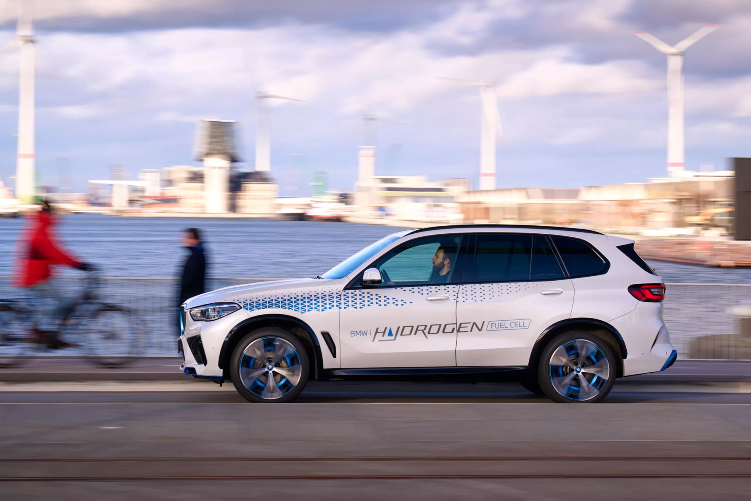 BMW iX5 Driving Pleasure thanks to hydrogen 