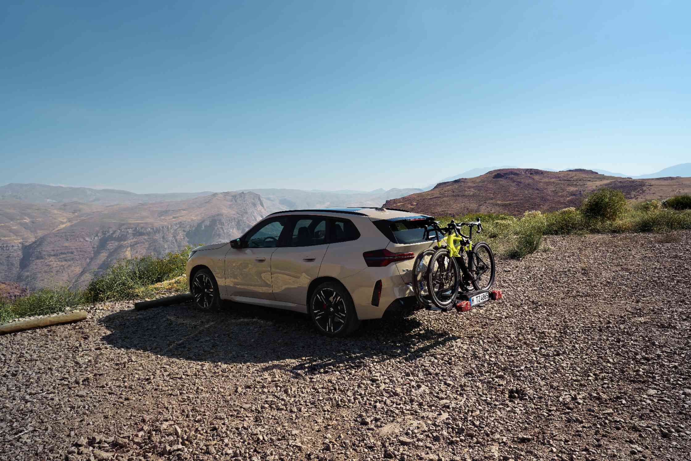 BMW Financial Services: Tyre and Rim Cover.