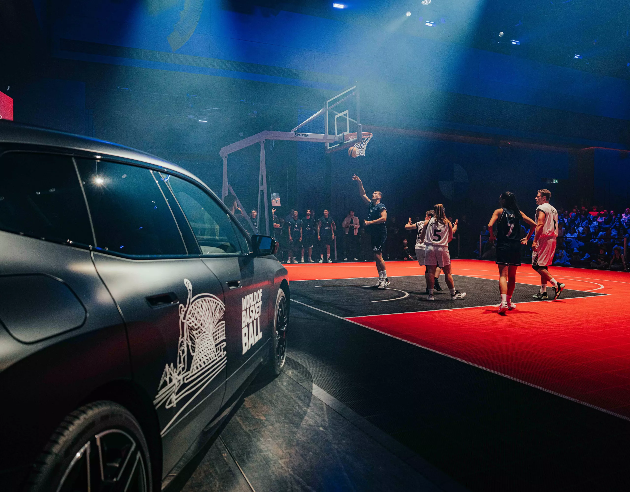 World of Basketball mit den Stars des Fc Bayern Basketball in der BMW Welt.