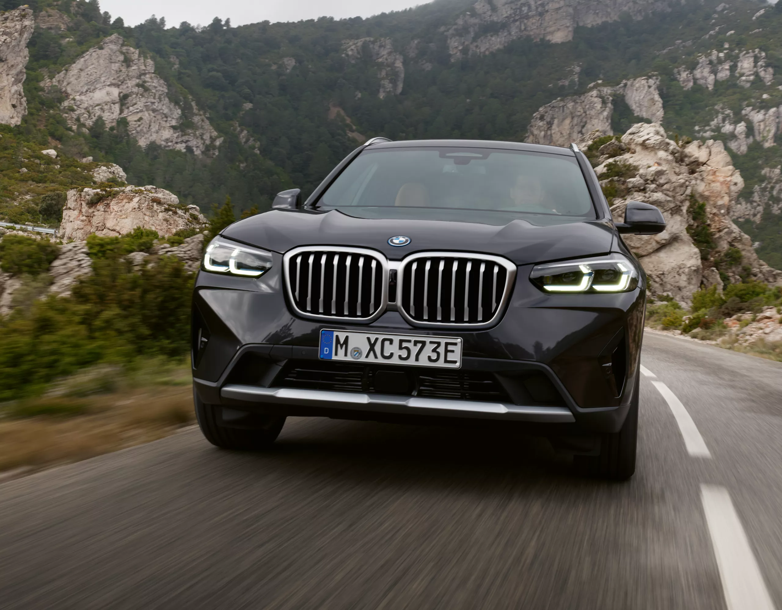 BMW X3 Plug-in Hybrid black front view