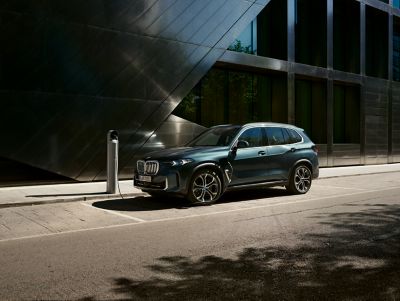 BMW X5 Plug-in Hybrid green front view