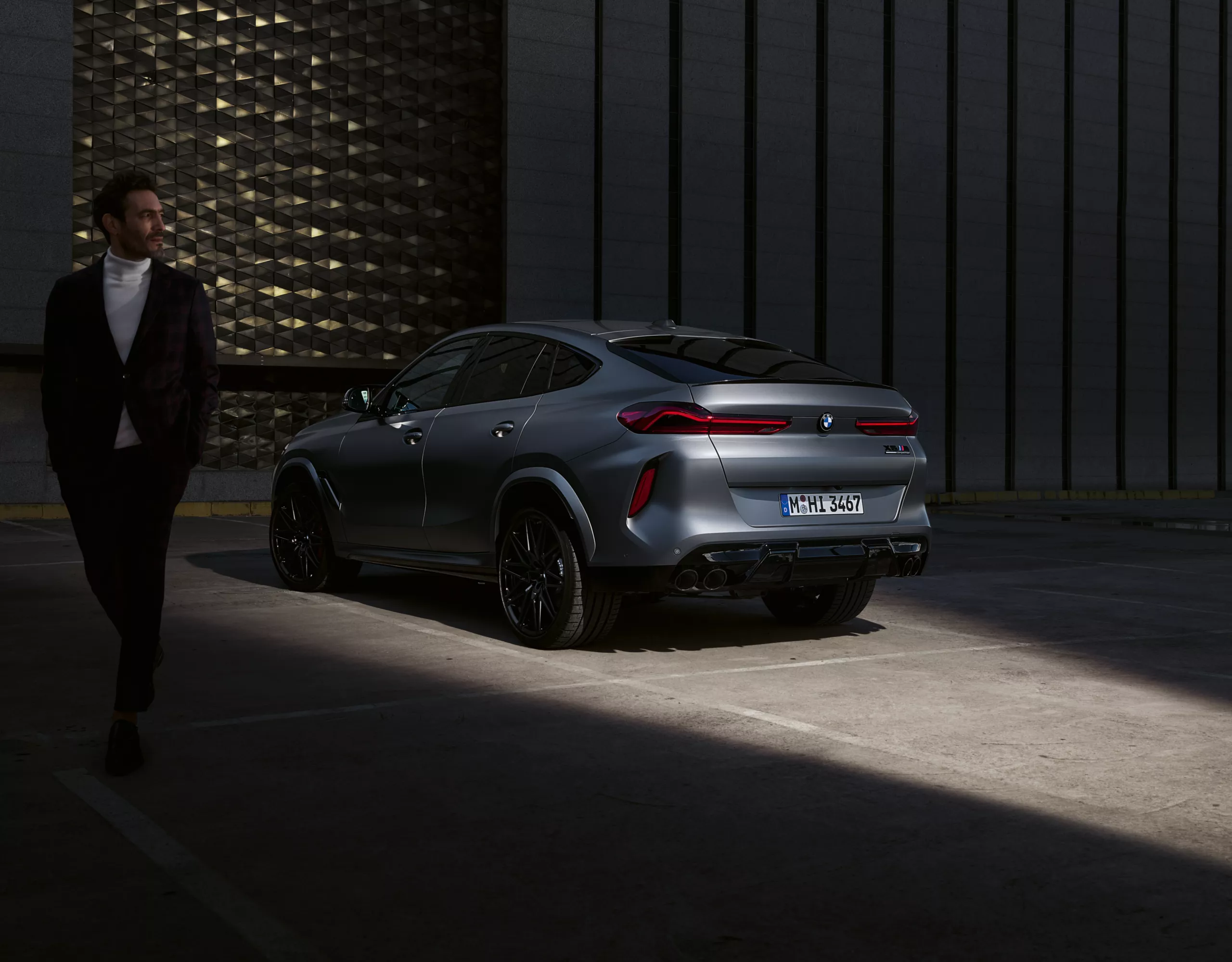 BMW X6 M grey rear view