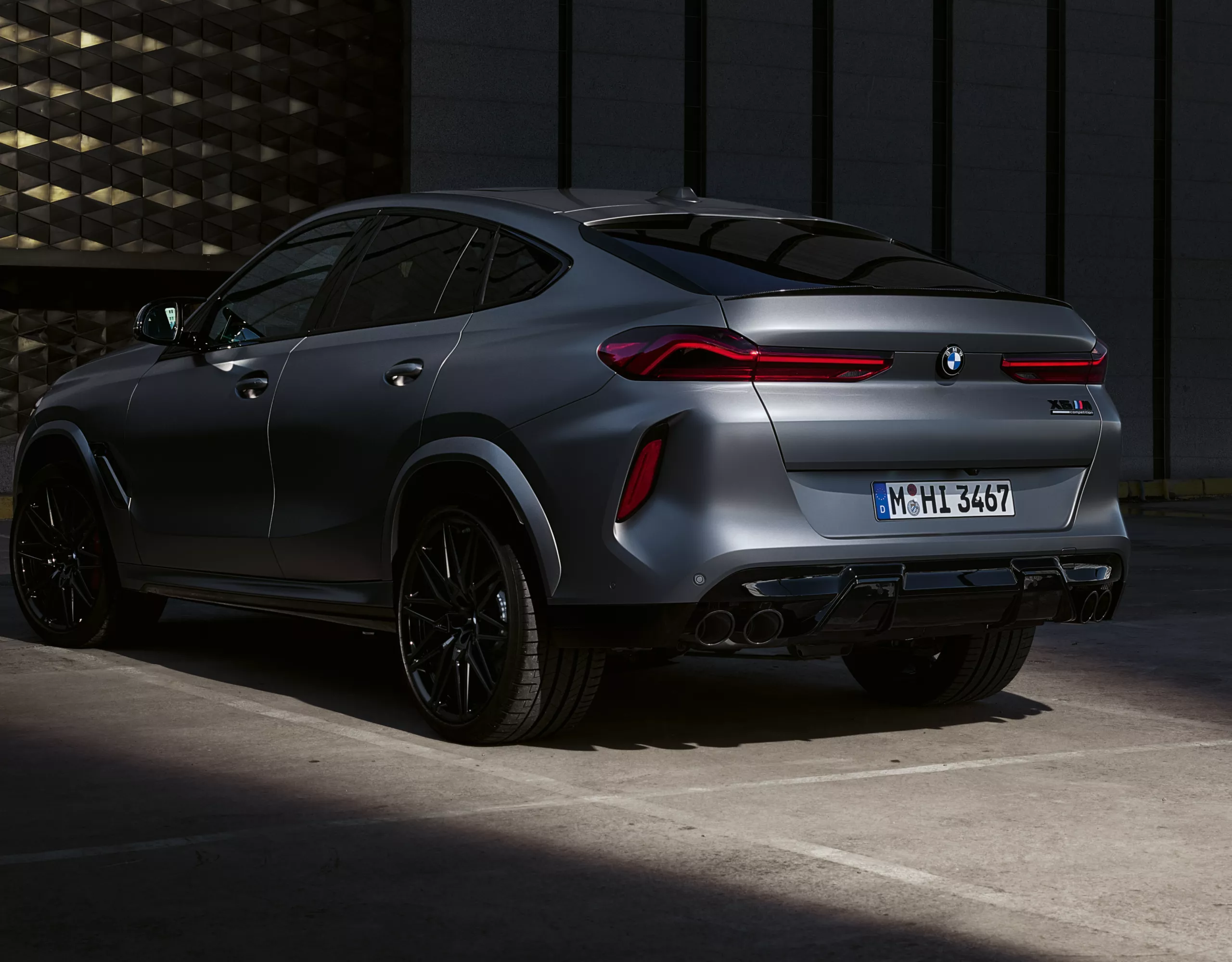 BMW X6 Competition grey rear view 