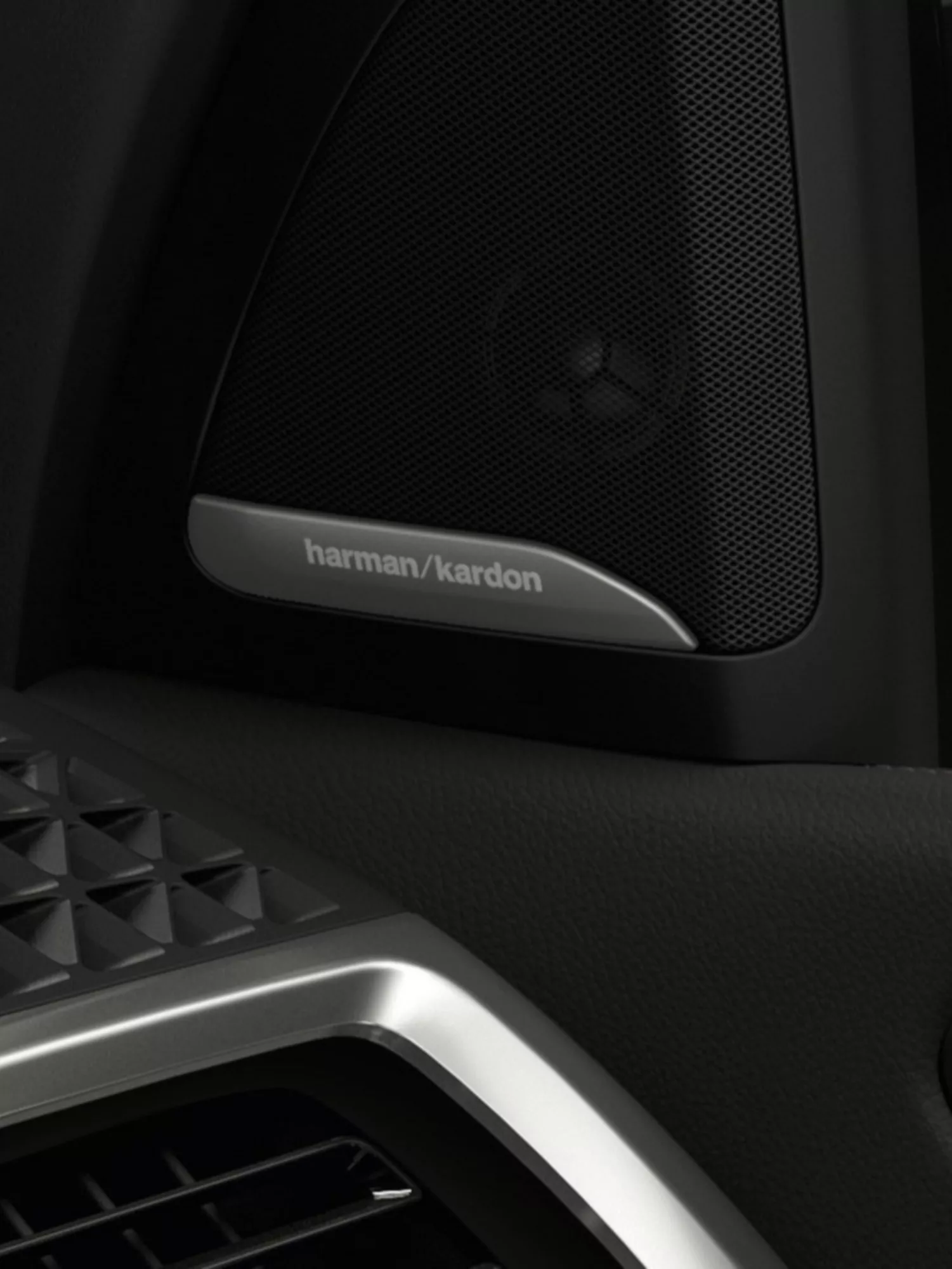 BMW X7 Bowers & Wilkins Diamond surround sound system