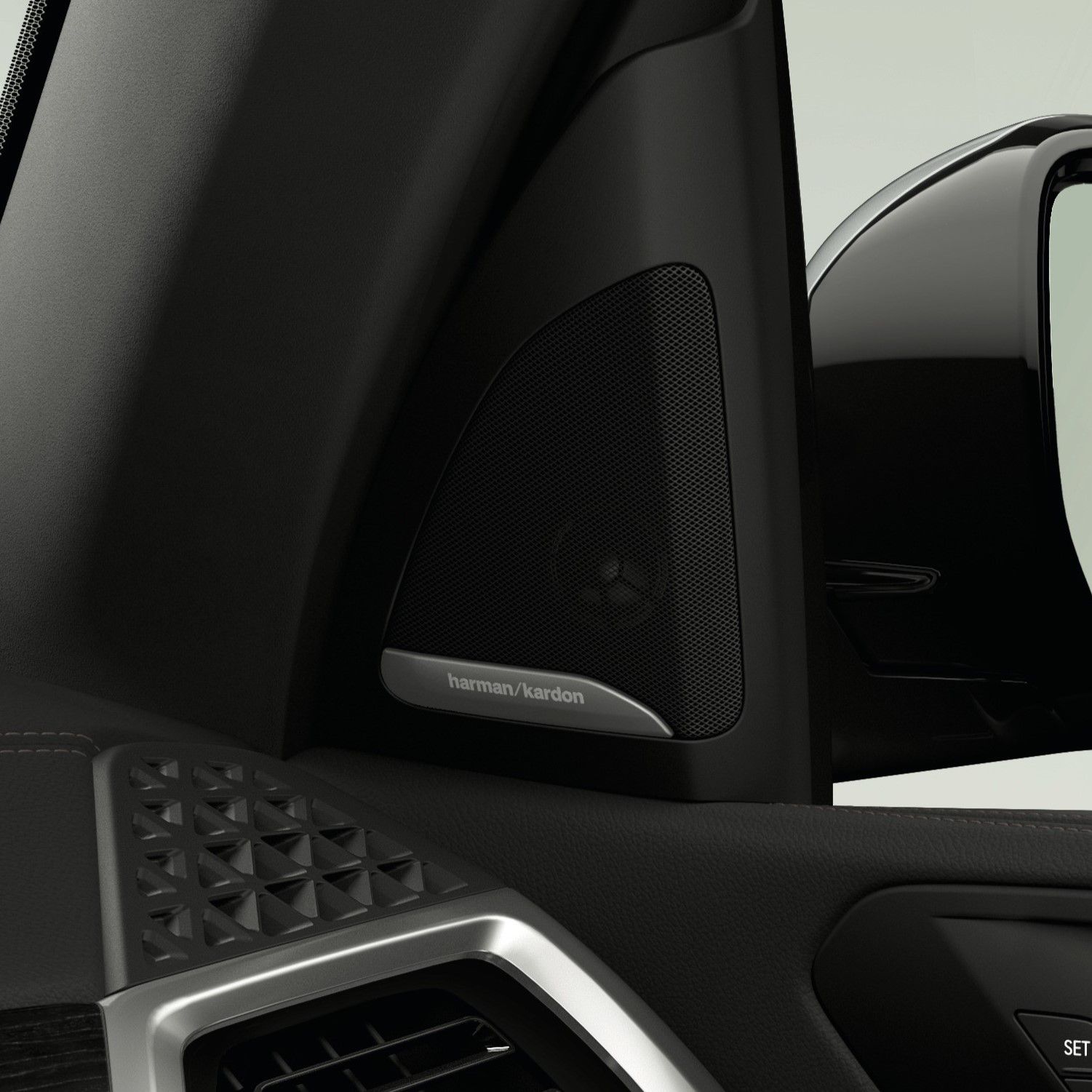 BMW X7 Bowers & Wilkins Diamond surround sound system