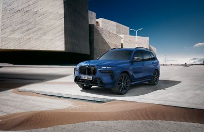 BMW X7 M60i blue front view
