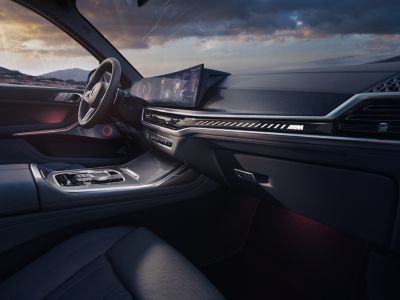 BMW X7 M60i blue interior