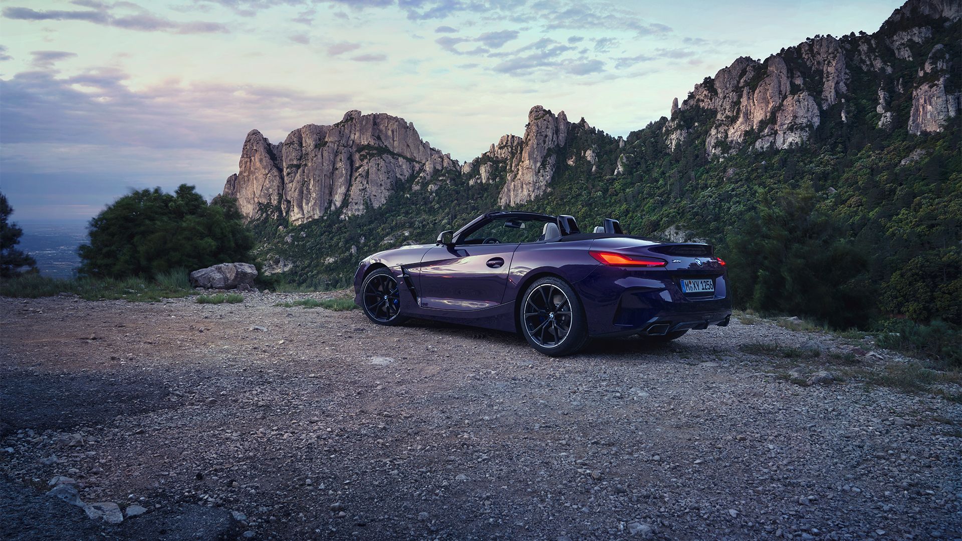 Ein violetter BMW Z4 Roadster