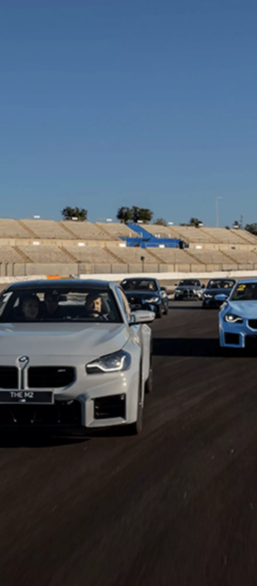 BMW em ação na pista durante o curso BMW M Driving Experience