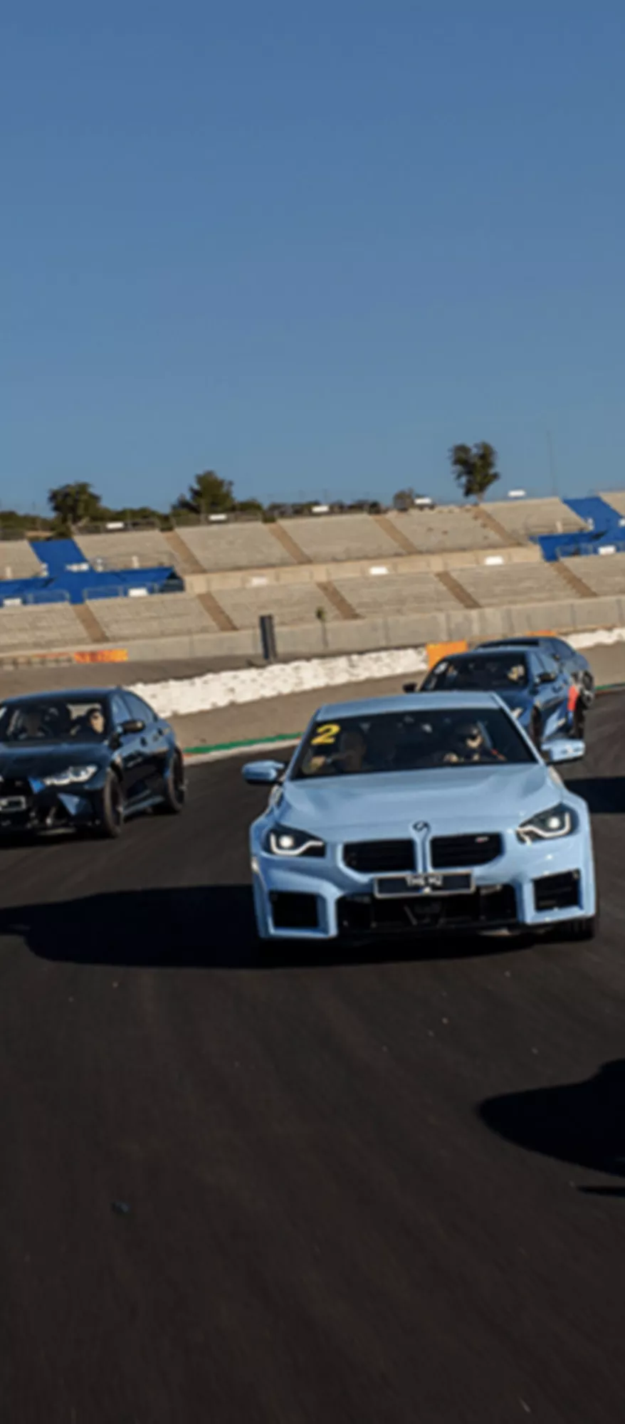 BMW em ação na pista durante o curso BMW M Driving Experience
