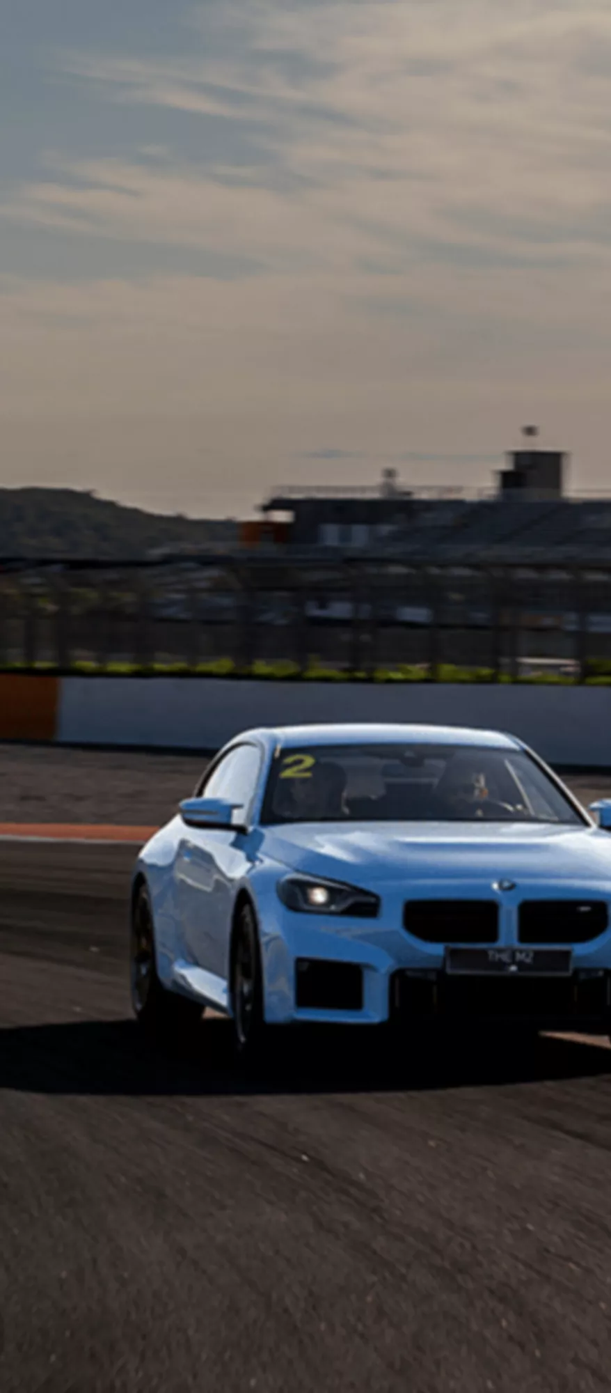 BMW em ação na pista durante o curso BMW M Driving Experience