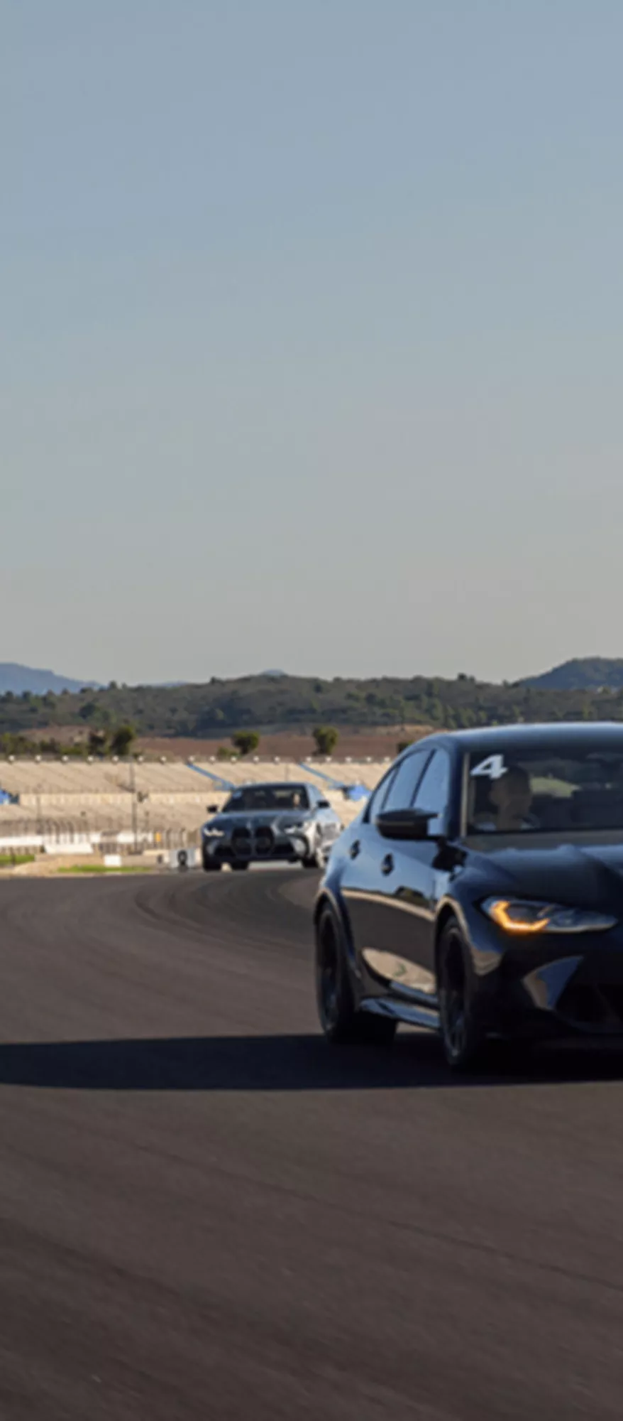 BMW em ação na pista durante o curso BMW M Driving Experience