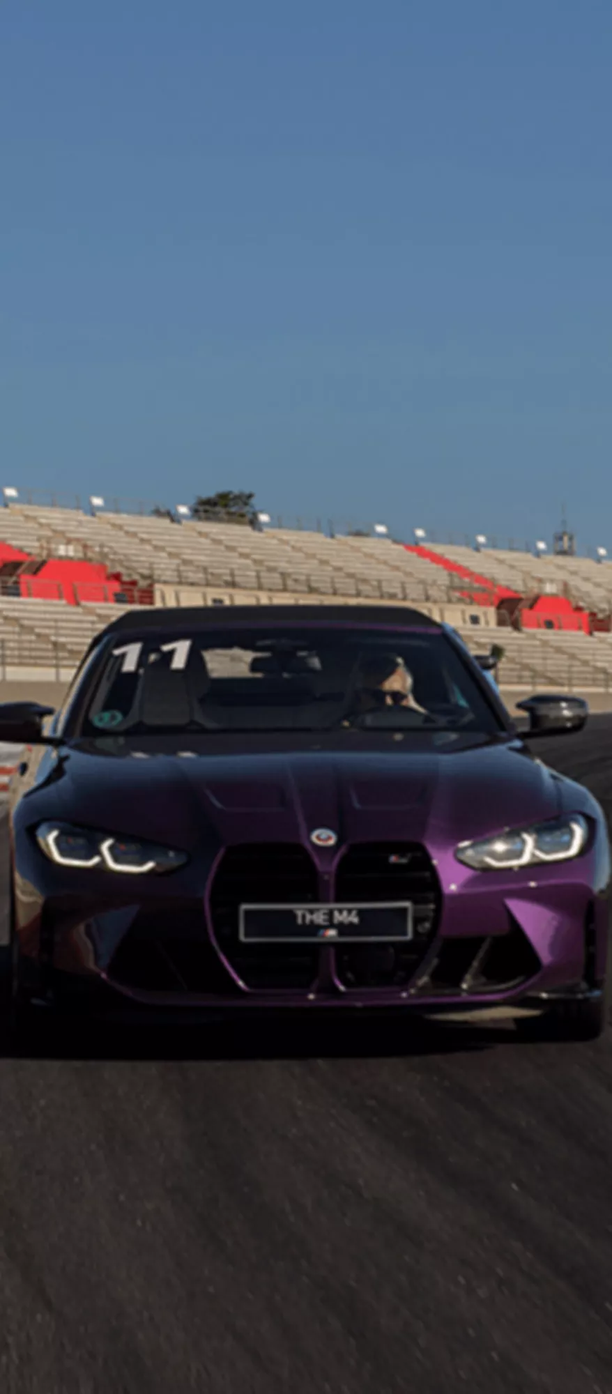 BMW em ação na pista durante o curso BMW M Driving Experience