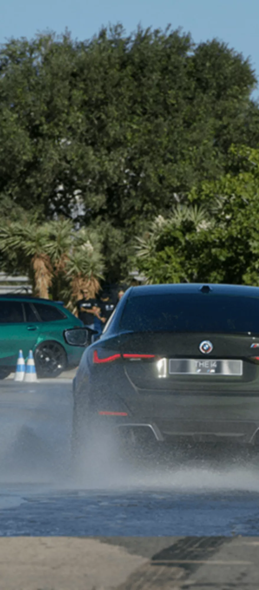 BMW em ação na pista durante o curso BMW M Driving Experience