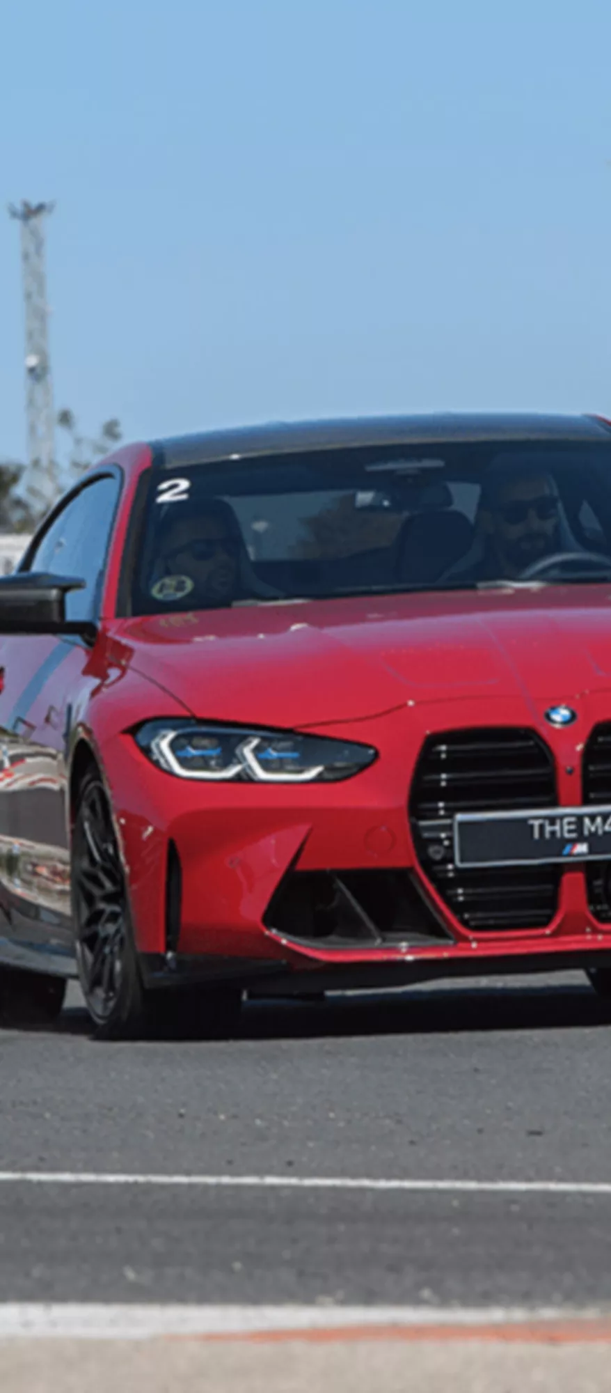 BMW em ação na pista durante o curso BMW M Driving Experience