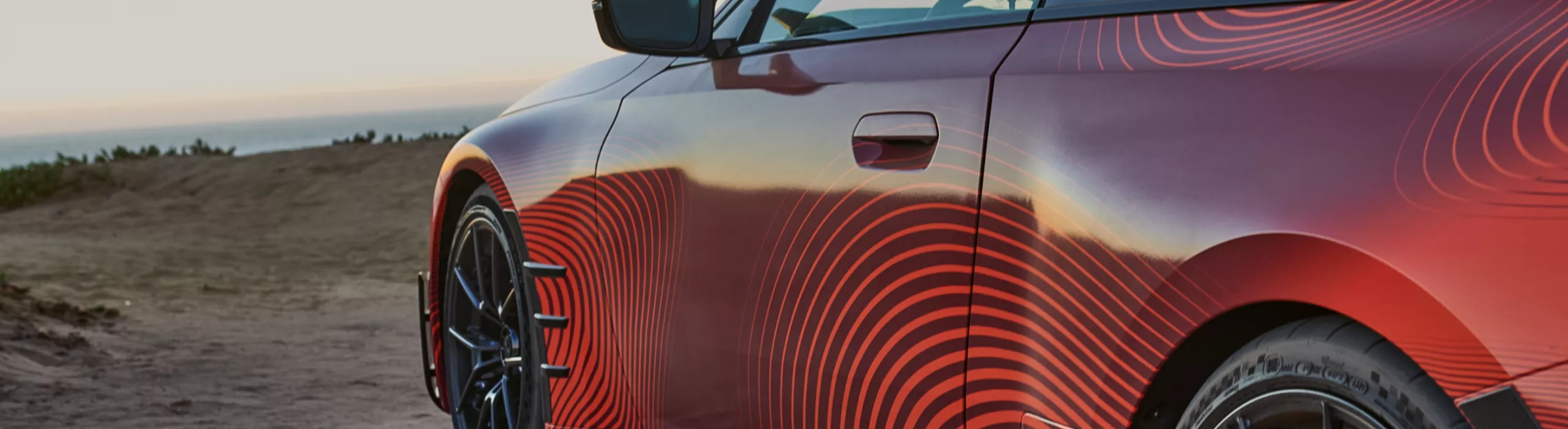 BMW mit M Performance Parts steht am Strand