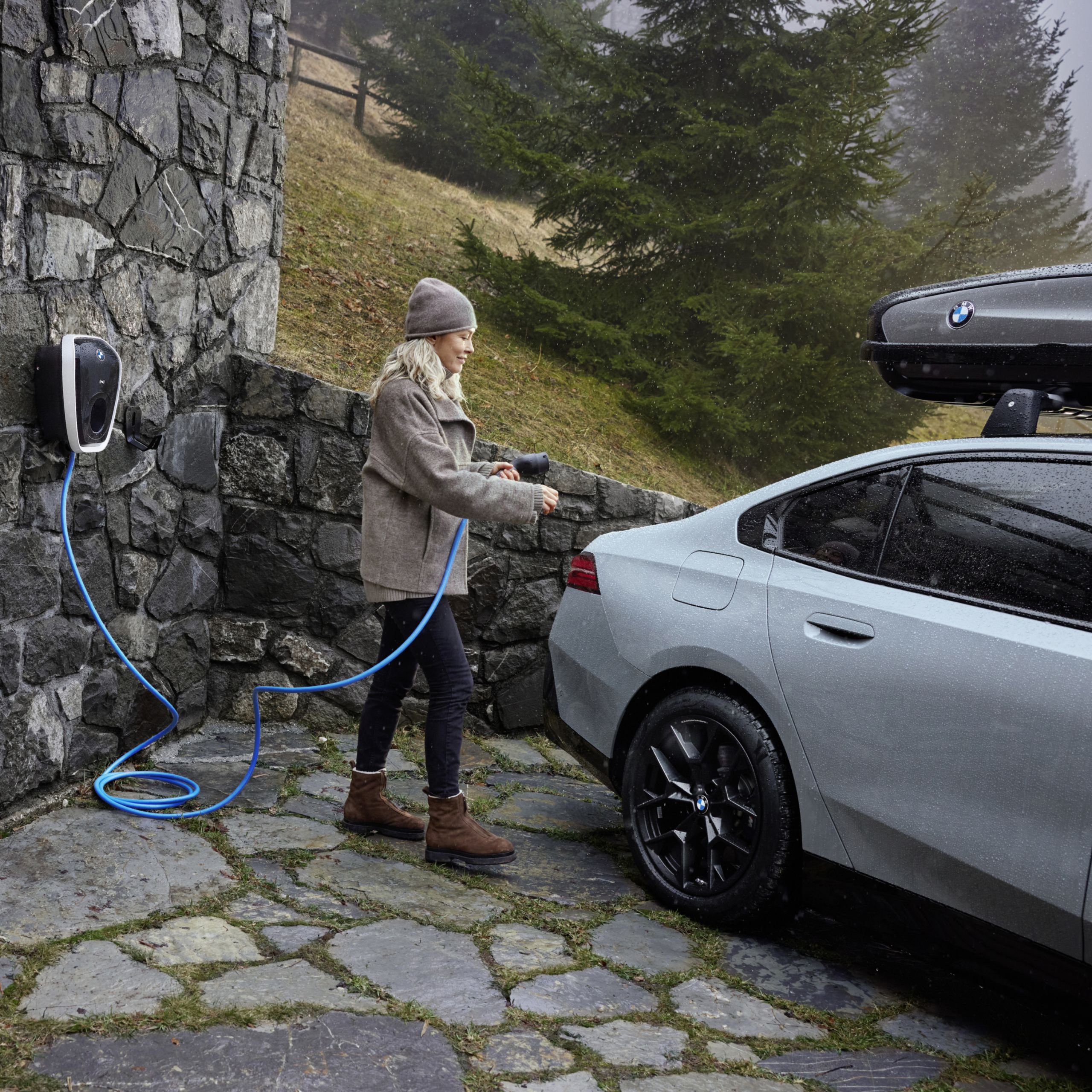BMW latausvarusteet Alkuperäiset BMW syys- ja talvilisävarusteet
