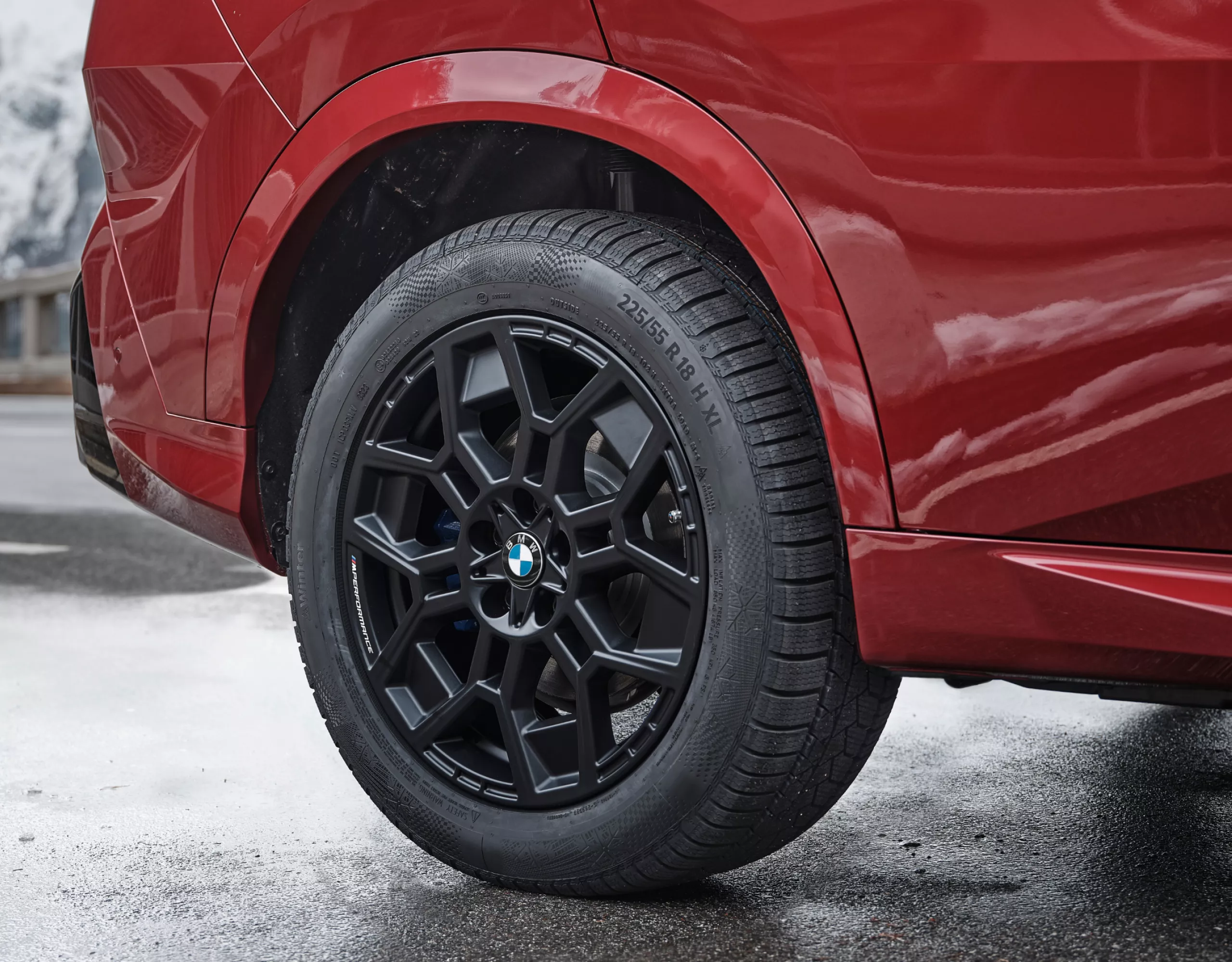 18" M Performance lichtmetalen wiel met sterspaak 880 M Jet Black mat, compleet winterwiel Originele BMW accessoires voor herfst en winter
