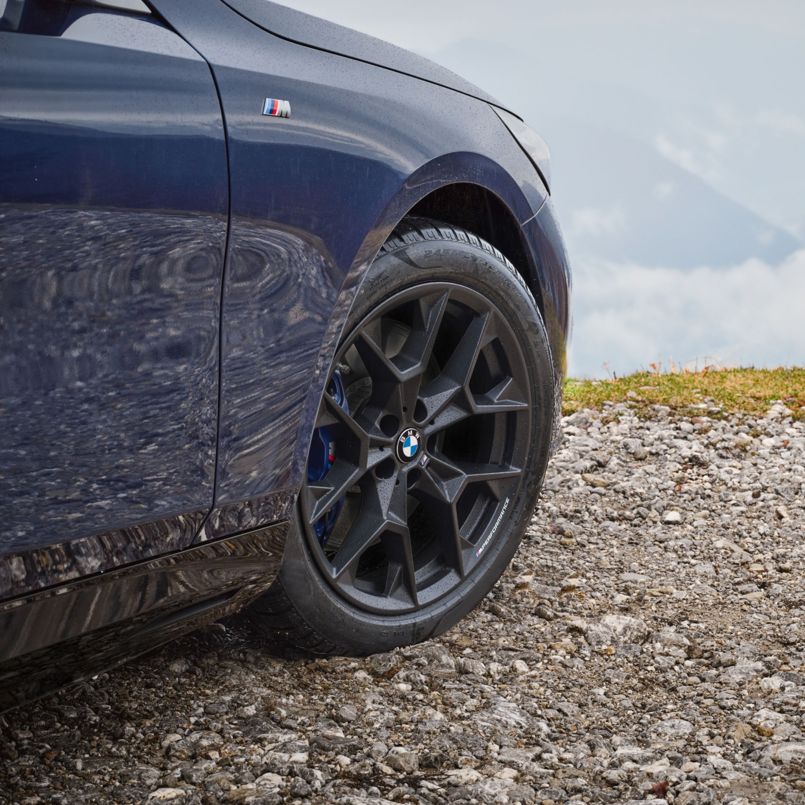 19" M Performance lichtmetalen wiel met Y-spaak 942 M Jet Black mat, compleet winterwiel Originele BMW accessoires voor herfst en winter