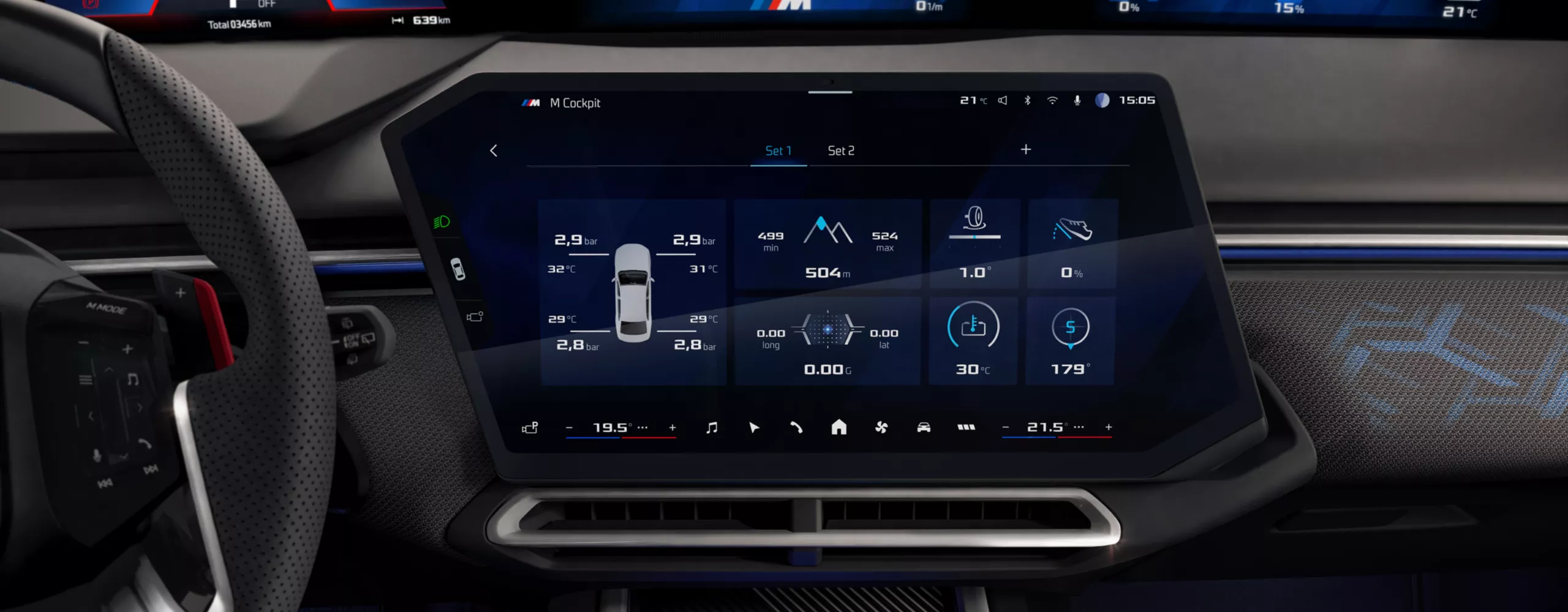 La pantalla central del puesto de conducción de BMW muestra una vista de las apps exclusivas de BMW M.