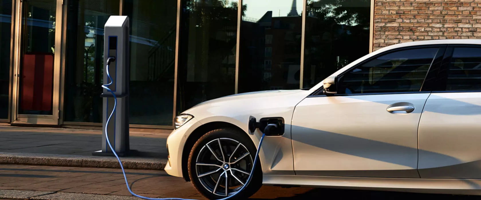 BMW Serie 3 Berlina Plug-in hybrid,, offerte BMW disponibili: soluzioni finanziarie (WHY-BUY), noleggio a lungo termine