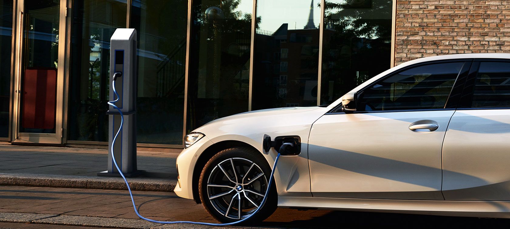 BMW Serie 3 Berlina Plug-in hybrid,, offerte BMW disponibili: soluzioni finanziarie (WHY-BUY), noleggio a lungo termine
